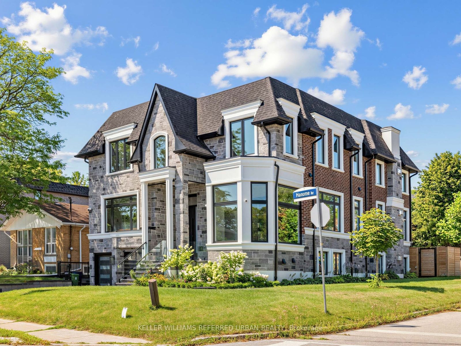 35 Lloydminster Crescent, Toronto, ON M2M 2R9 photo 2