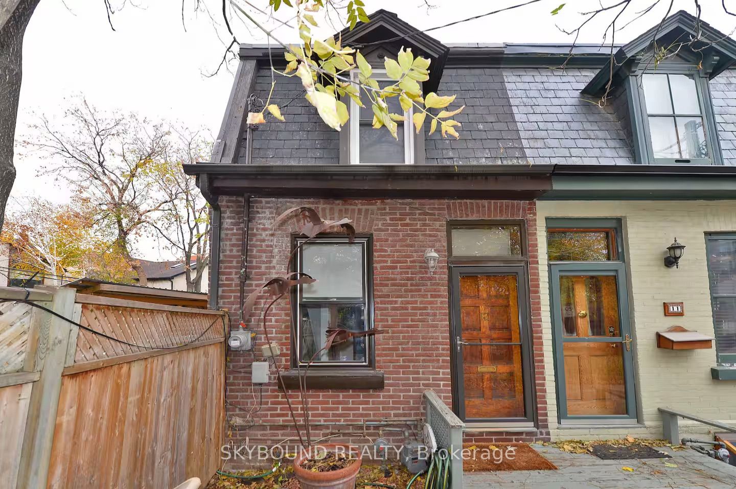 12 Ashby Place, Toronto, ON M5A 3E3