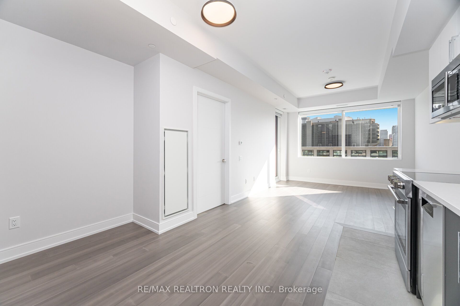 664 Spadina Avenue 508, Toronto, ON M5S 2H7 photo 2