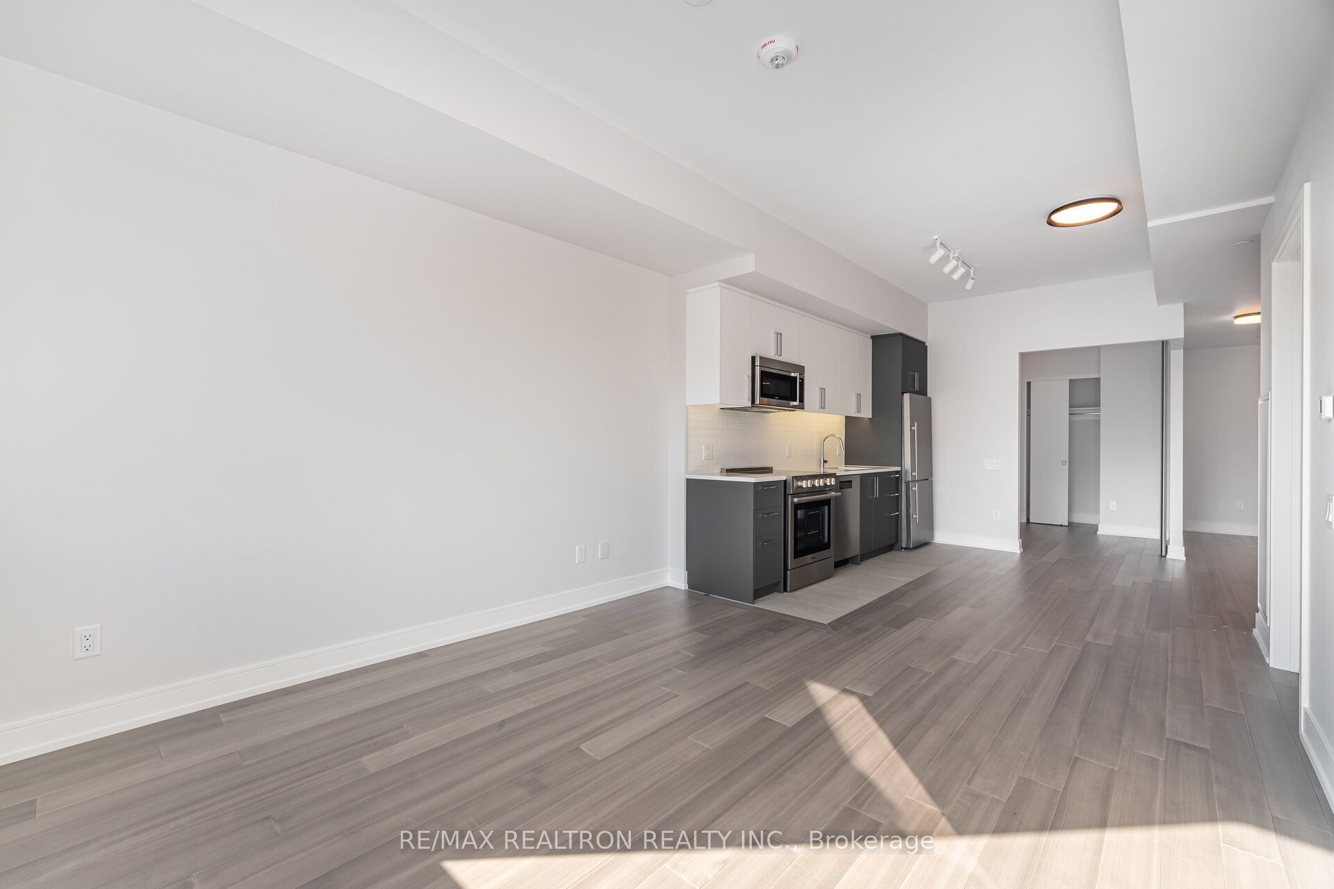 664 Spadina Avenue 508, Toronto, ON M5S 2H7 photo 4