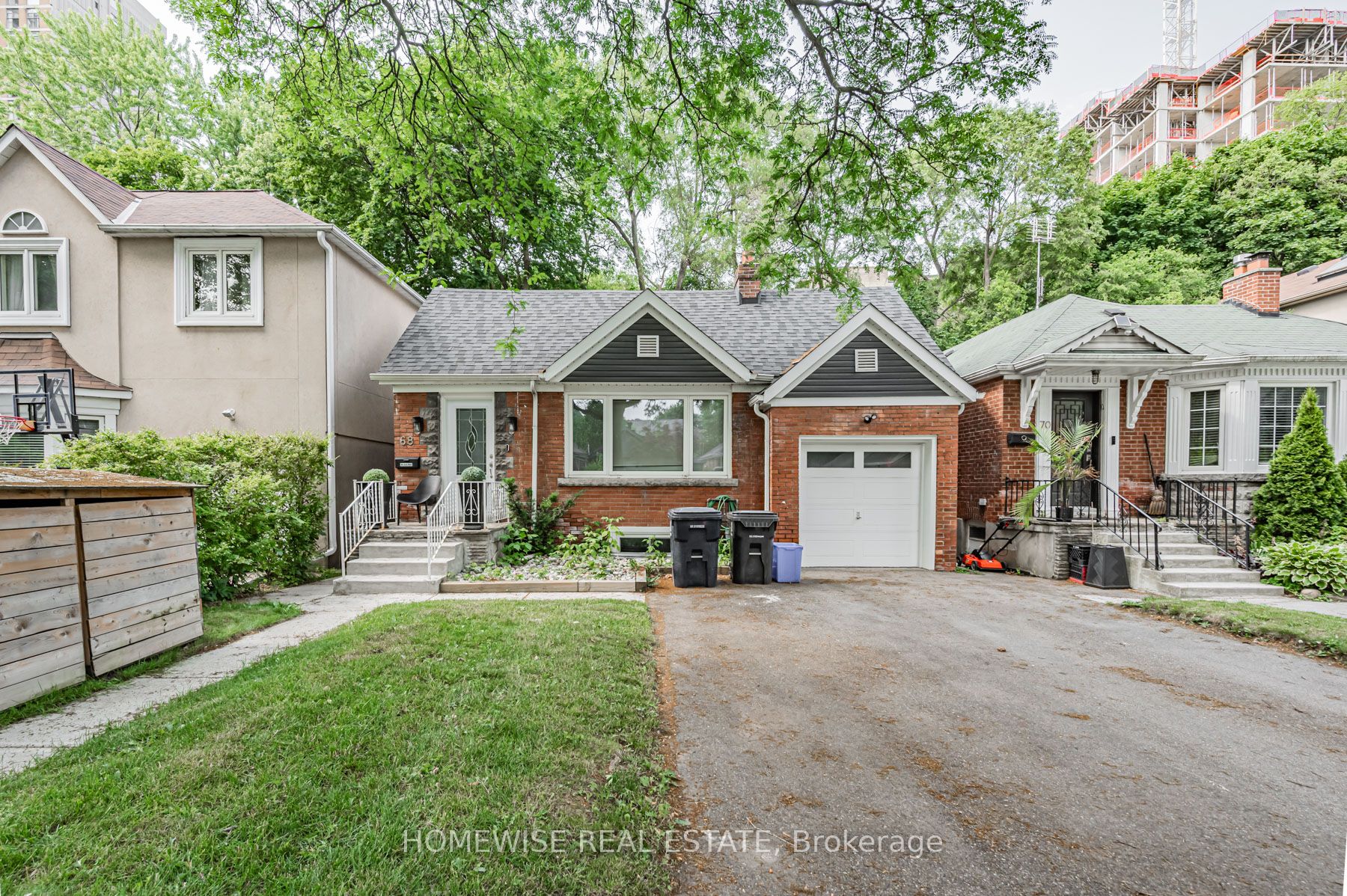 68 Fairleigh Crescent Lower, Toronto, ON M6C 3R9
