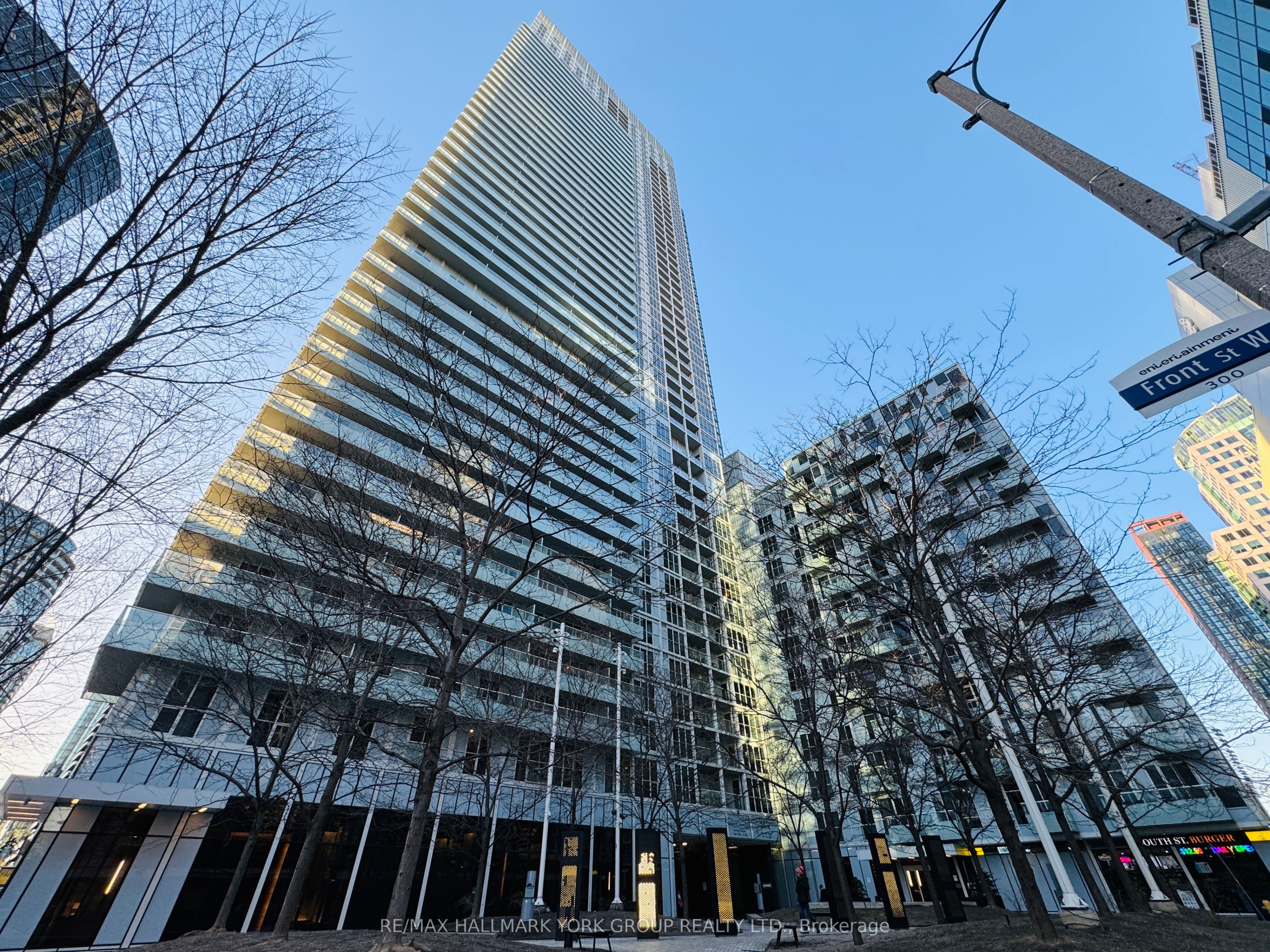 300 Front Street W 3507, Toronto, ON M5V 0E9 photo 4