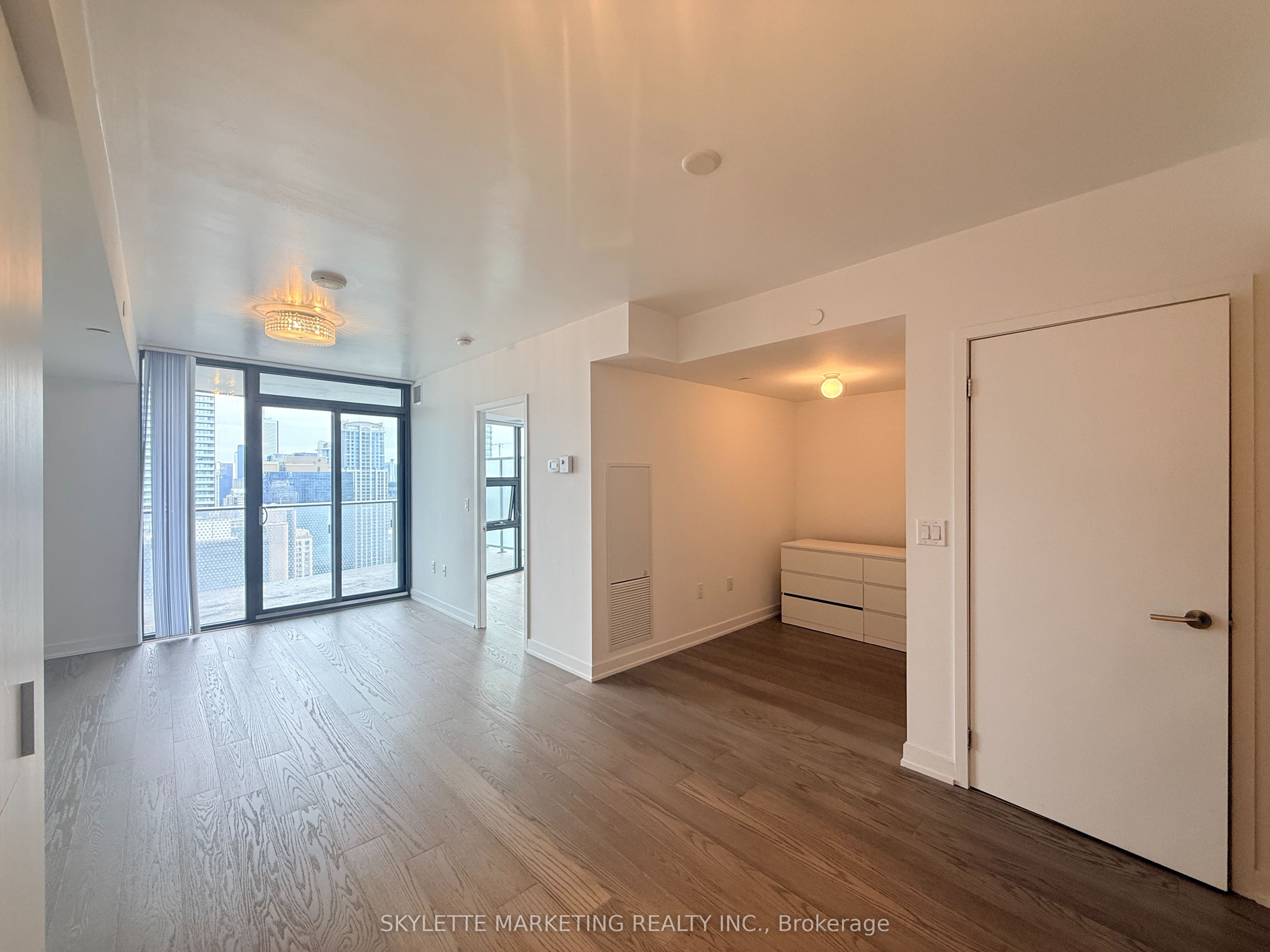 11 Wellesley Street W 3204, Toronto, ON M4Y 0G4
