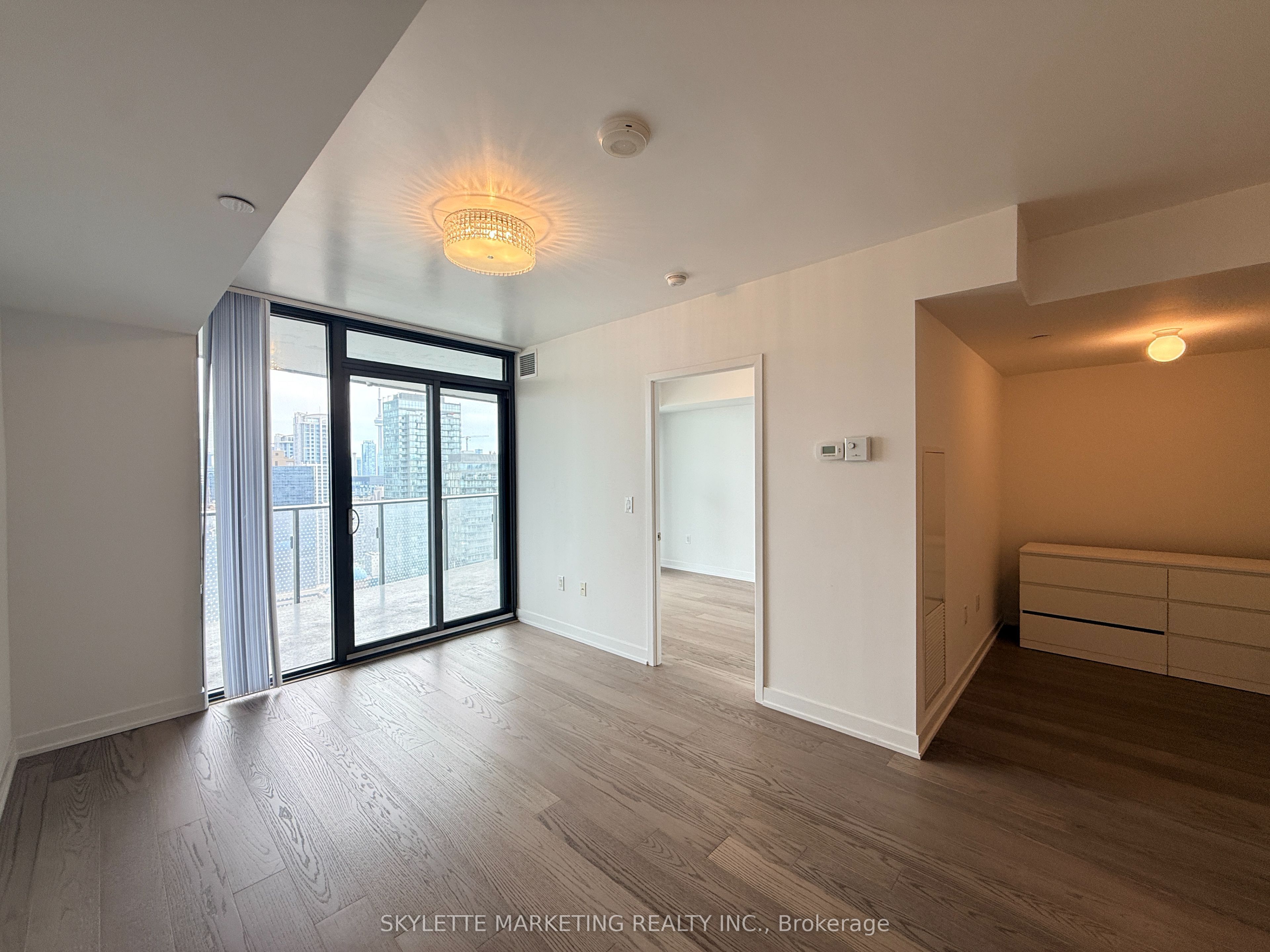 11 Wellesley Street W 3204, Toronto, ON M4Y 0G4 photo 5