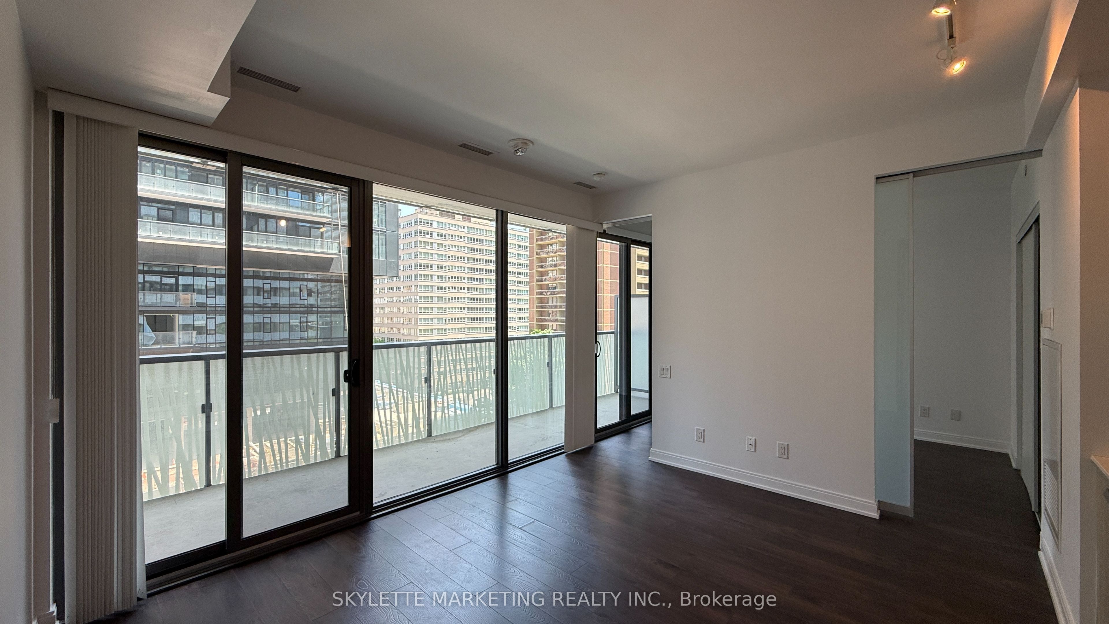 50 Charles Street E 612, Toronto, ON M4Y 0C3