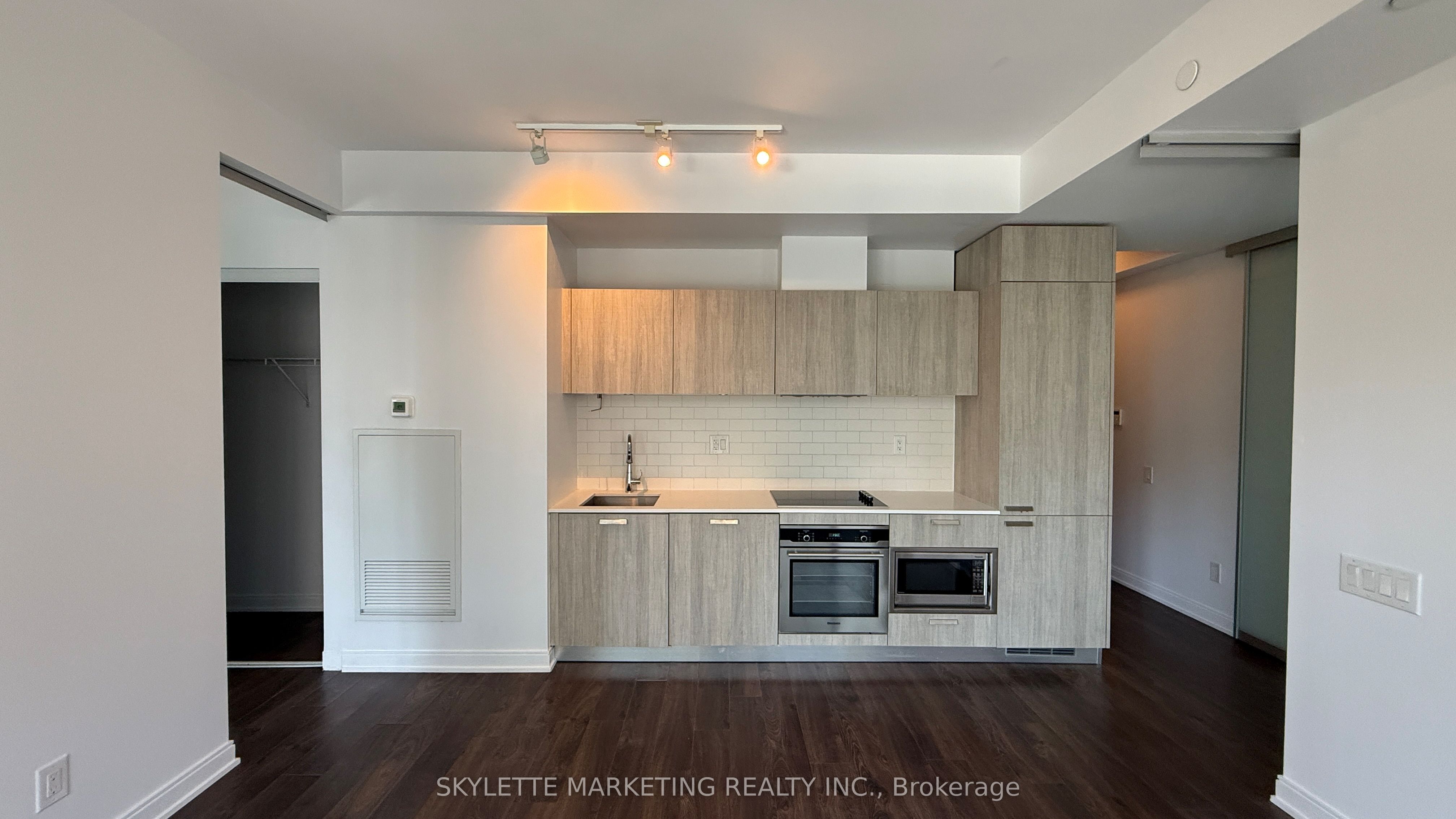50 Charles Street E 612, Toronto, ON M4Y 0C3 photo 3