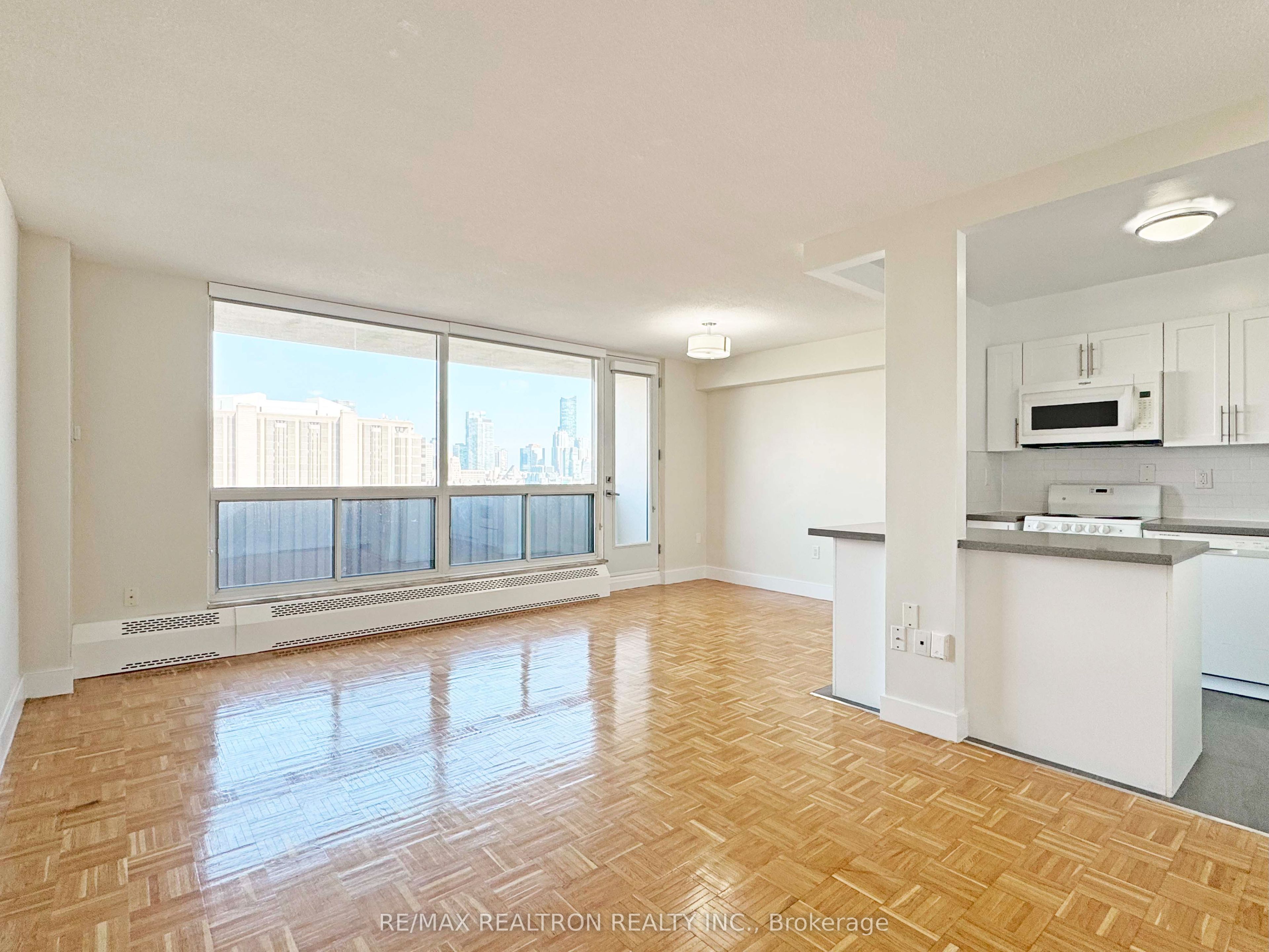 666 Spadina Avenue 1704, Toronto, ON M5S 2H8 photo 3