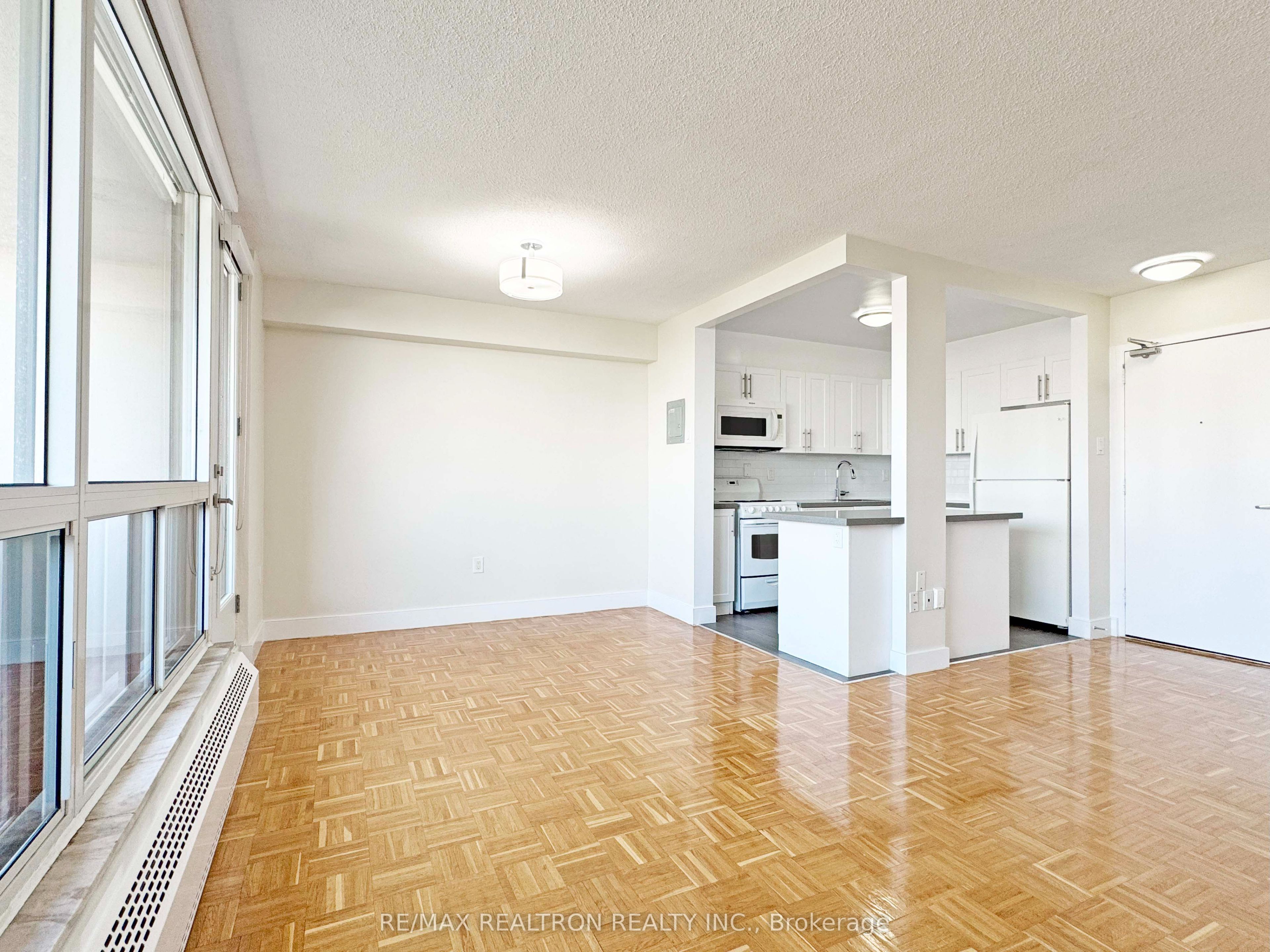 666 Spadina Avenue 1704, Toronto, ON M5S 2H8 photo 4