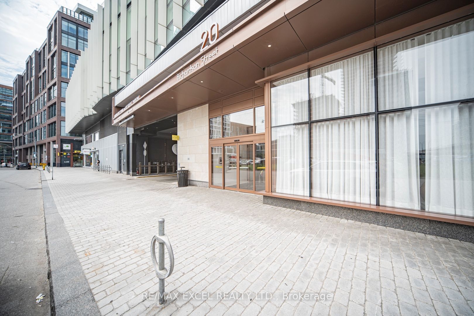 20 Richardson Street 3311, Toronto, ON M5A 0S6 photo 4