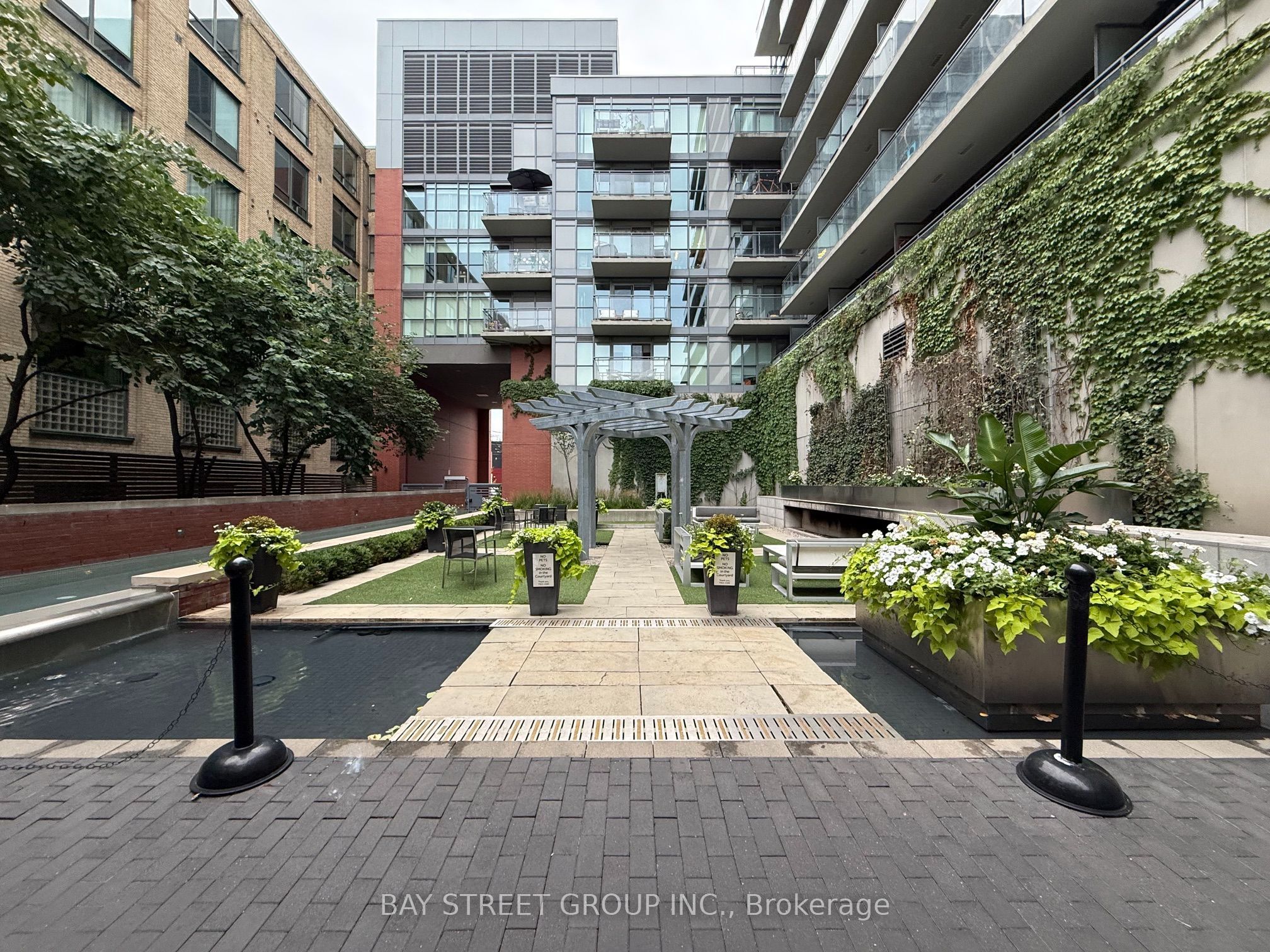775 King Street W 418, Toronto, ON M5V 2K3
