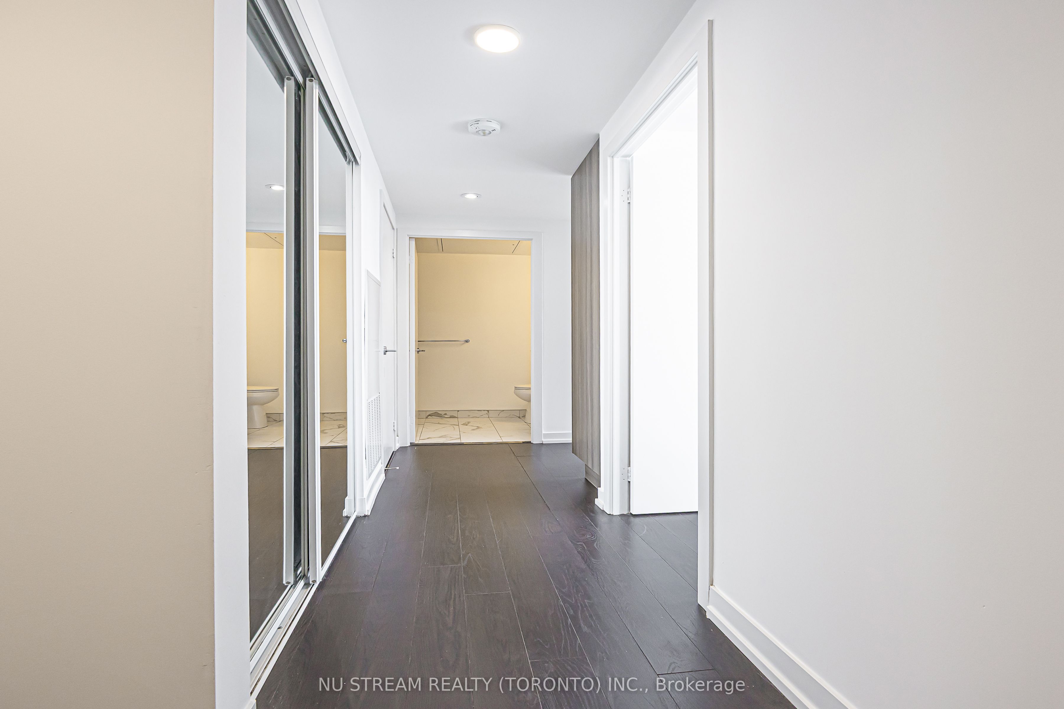 85 Wood Street 1512, Toronto, ON M4Y 0E8 photo 5