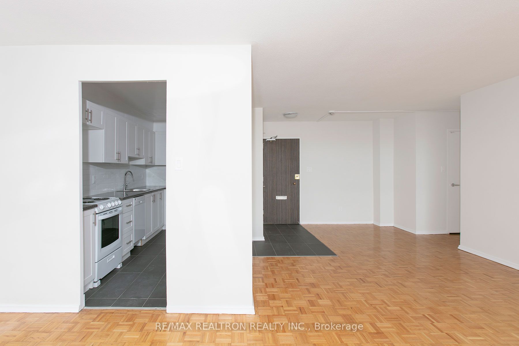 6200 Bathurst Street 601, Toronto, ON M2R 2A3 photo 3
