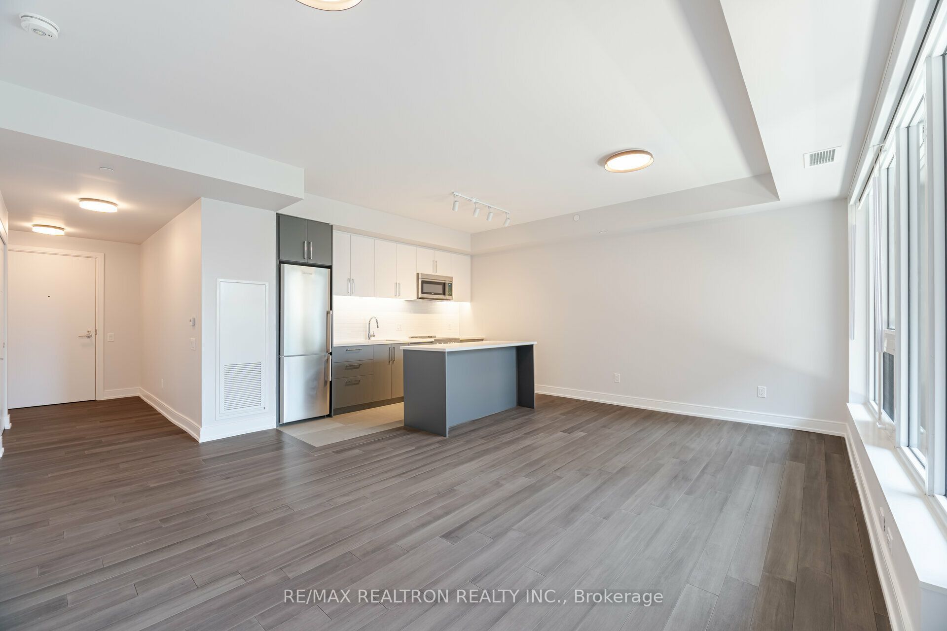 2525 Bathurst Street 614, Toronto, ON M6B 2Y9 photo 2