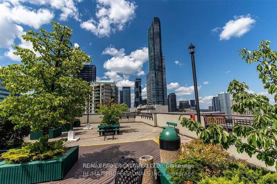 633 Bay Street Ph12, Toronto, ON M5G 2G4 photo 5