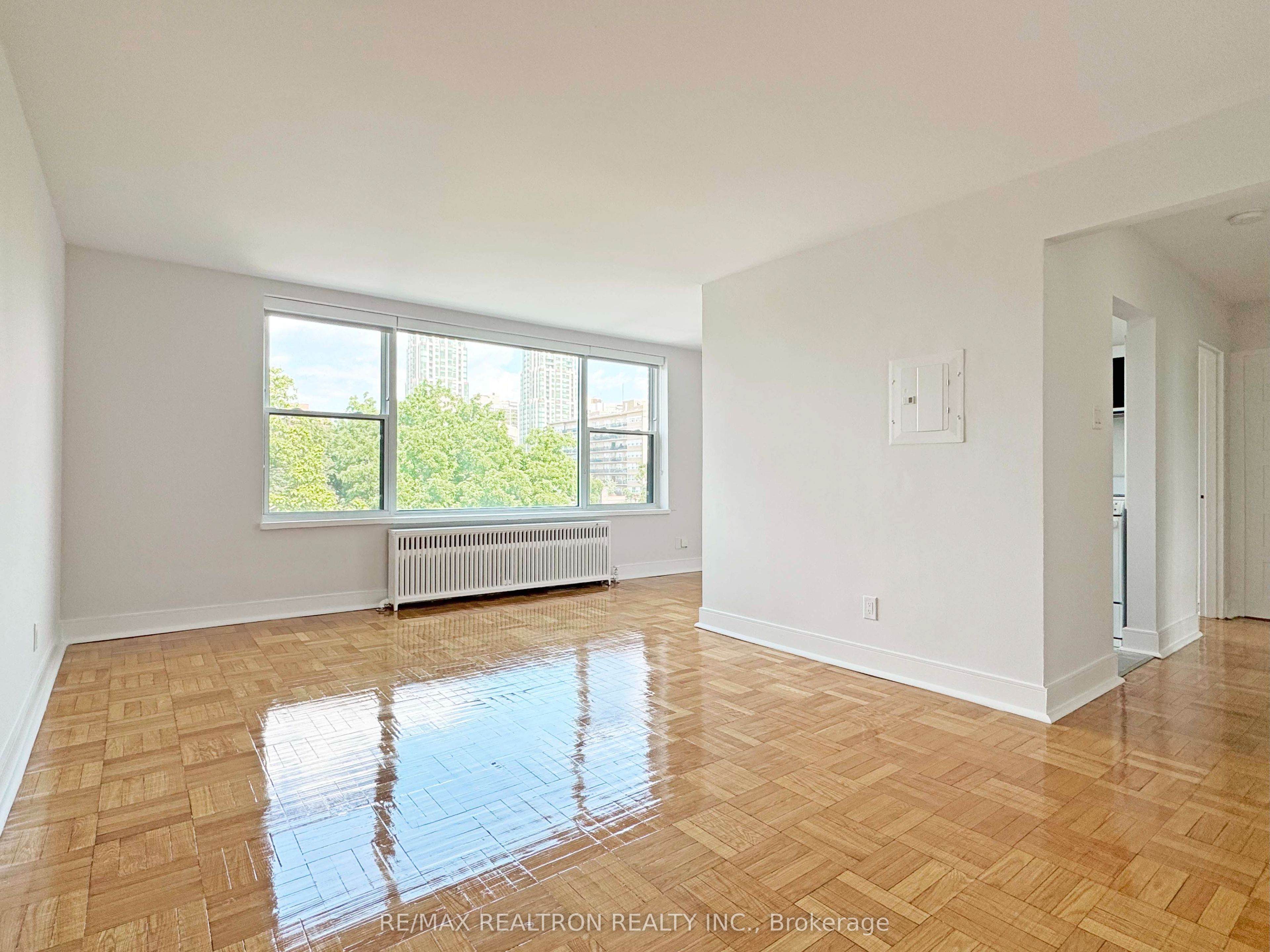 1545 Bathurst Street 308, Toronto, ON M5P 3H6