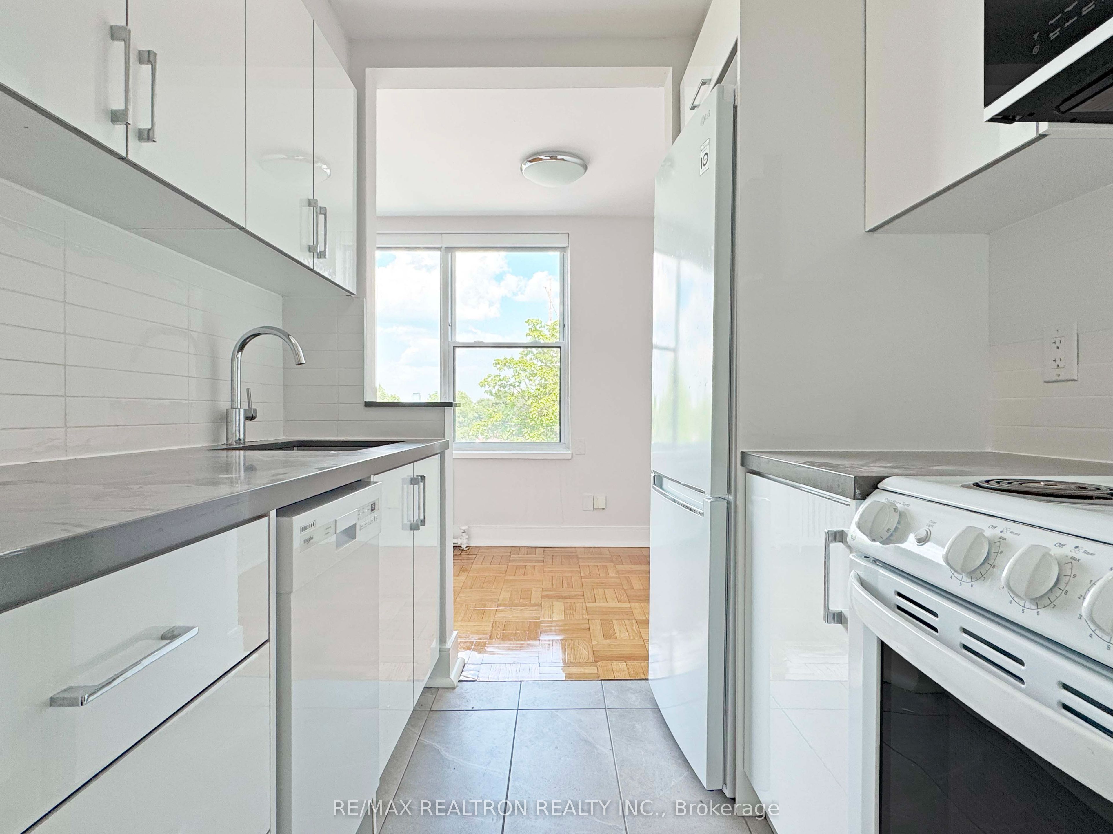 1545 Bathurst Street 308, Toronto, ON M5P 3H6 photo 4