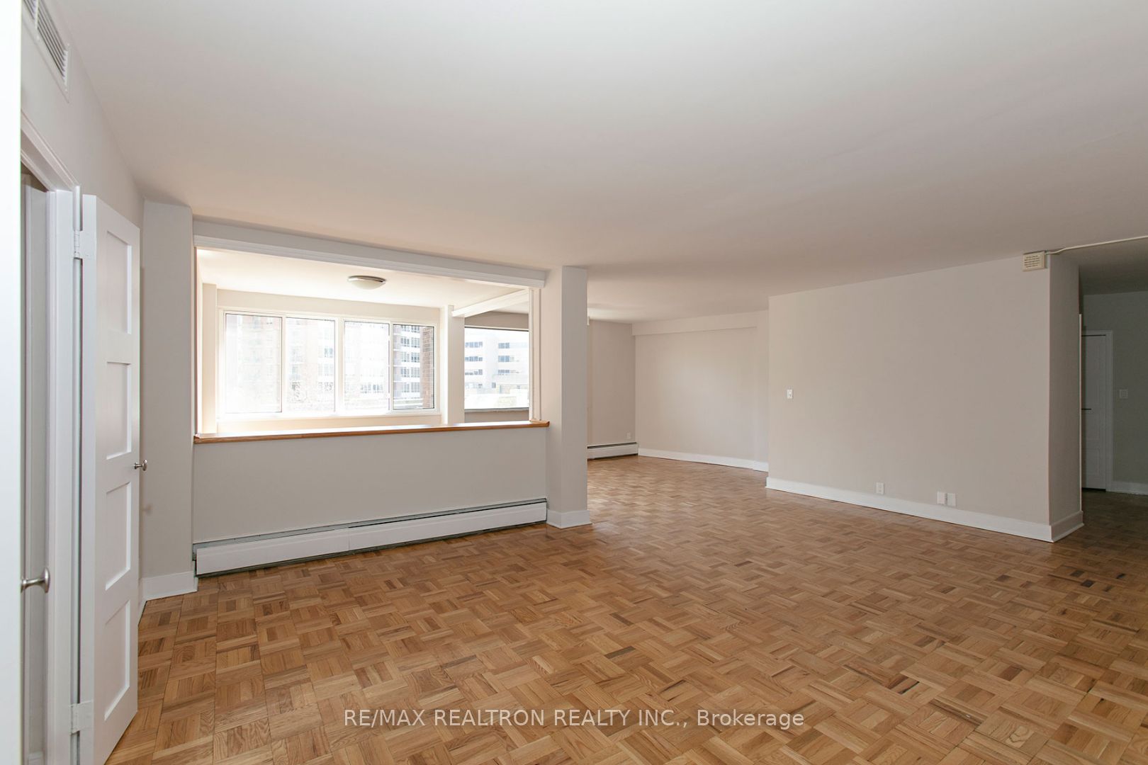9 Deer Park Crescent 1501, Toronto, ON M4V 2C4