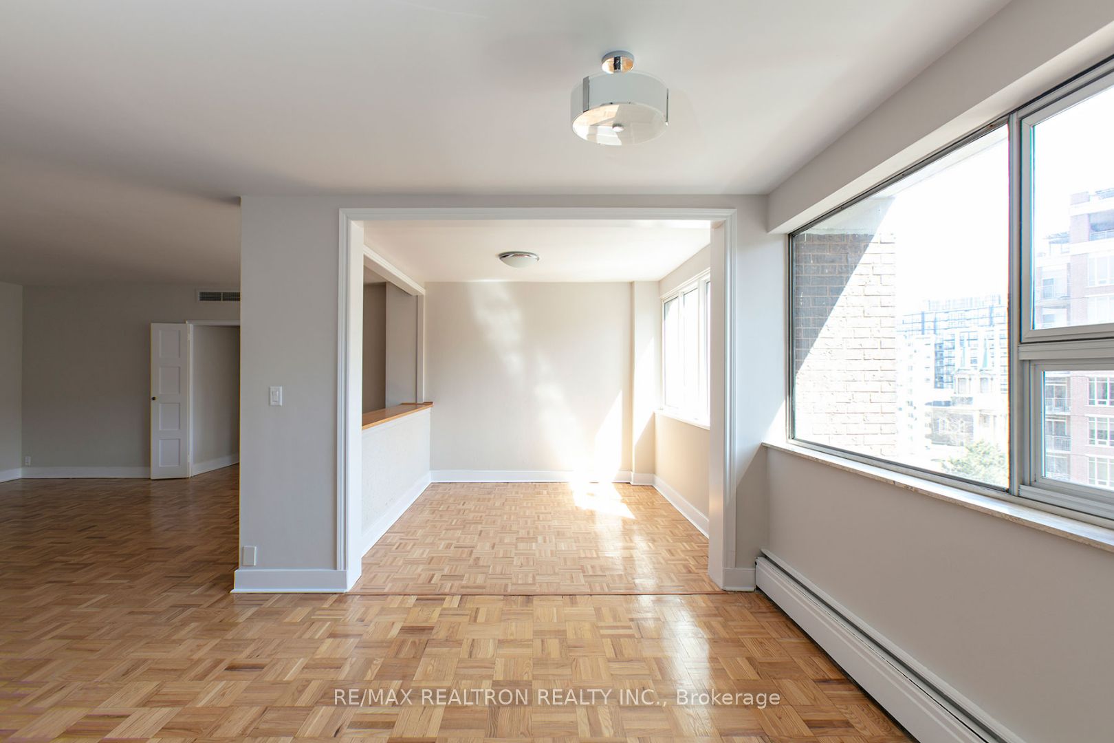 9 Deer Park Crescent 1501, Toronto, ON M4V 2C4 photo 2