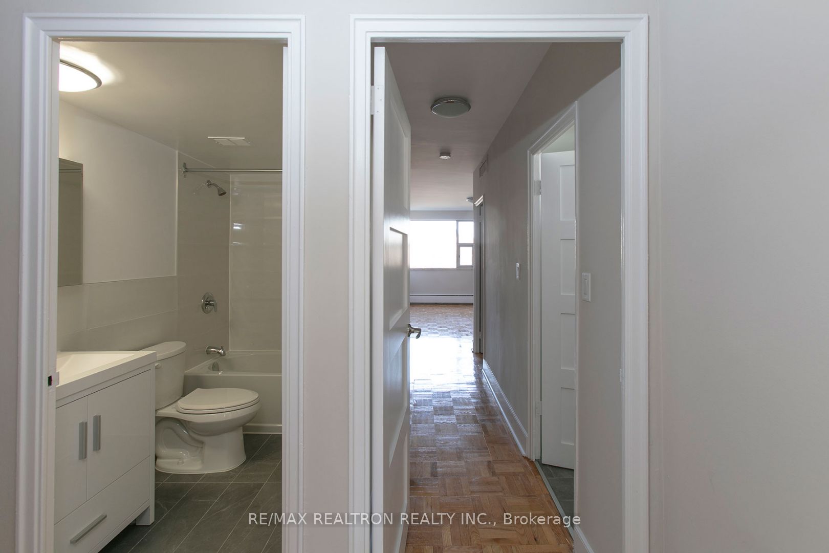 9 Deer Park Crescent 1501, Toronto, ON M4V 2C4 photo 4