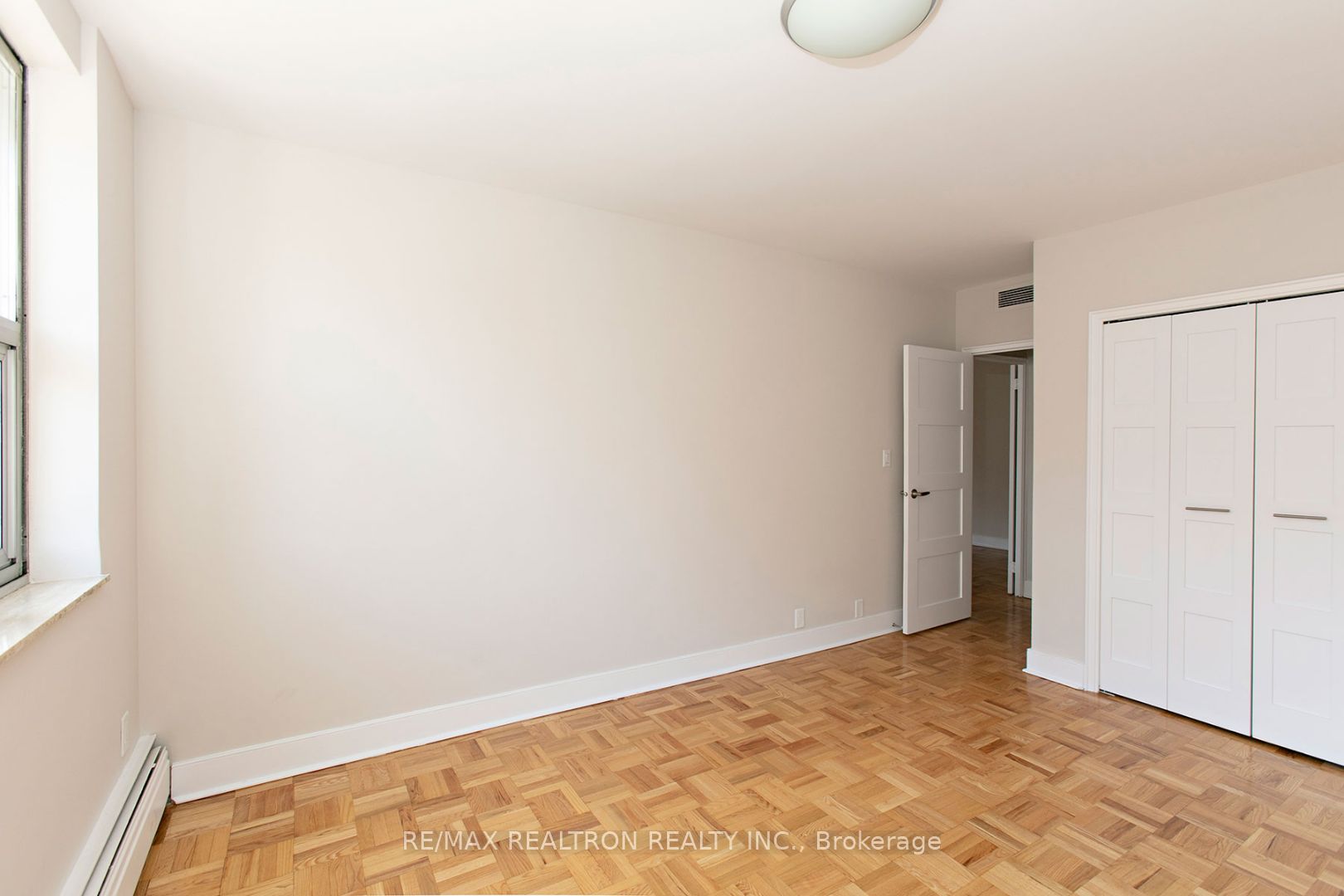 9 Deer Park Crescent 1501, Toronto, ON M4V 2C4 photo 5