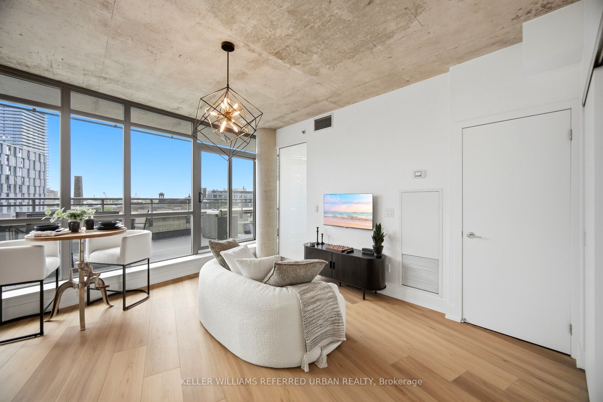 90 Trinity Street 607, Toronto, ON M5A 0E4 photo 4