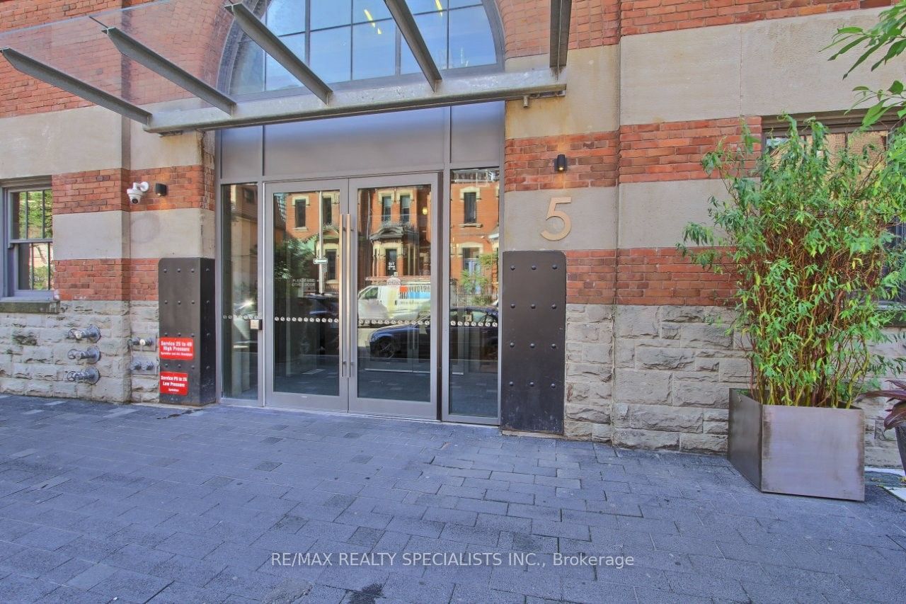 5 St Joseph Street 1511, Toronto, ON M4Y 0B6 photo 2