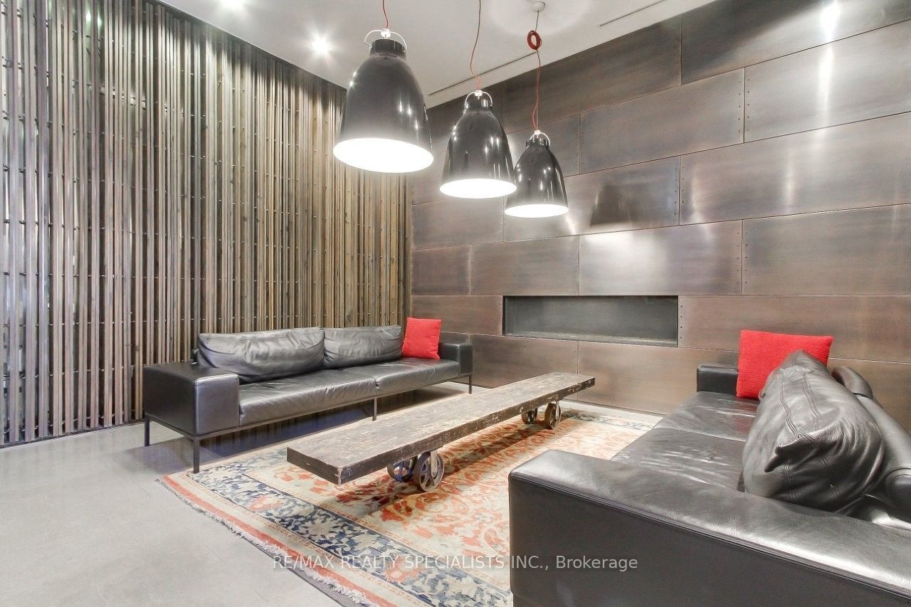 5 St Joseph Street 1511, Toronto, ON M4Y 0B6 photo 3