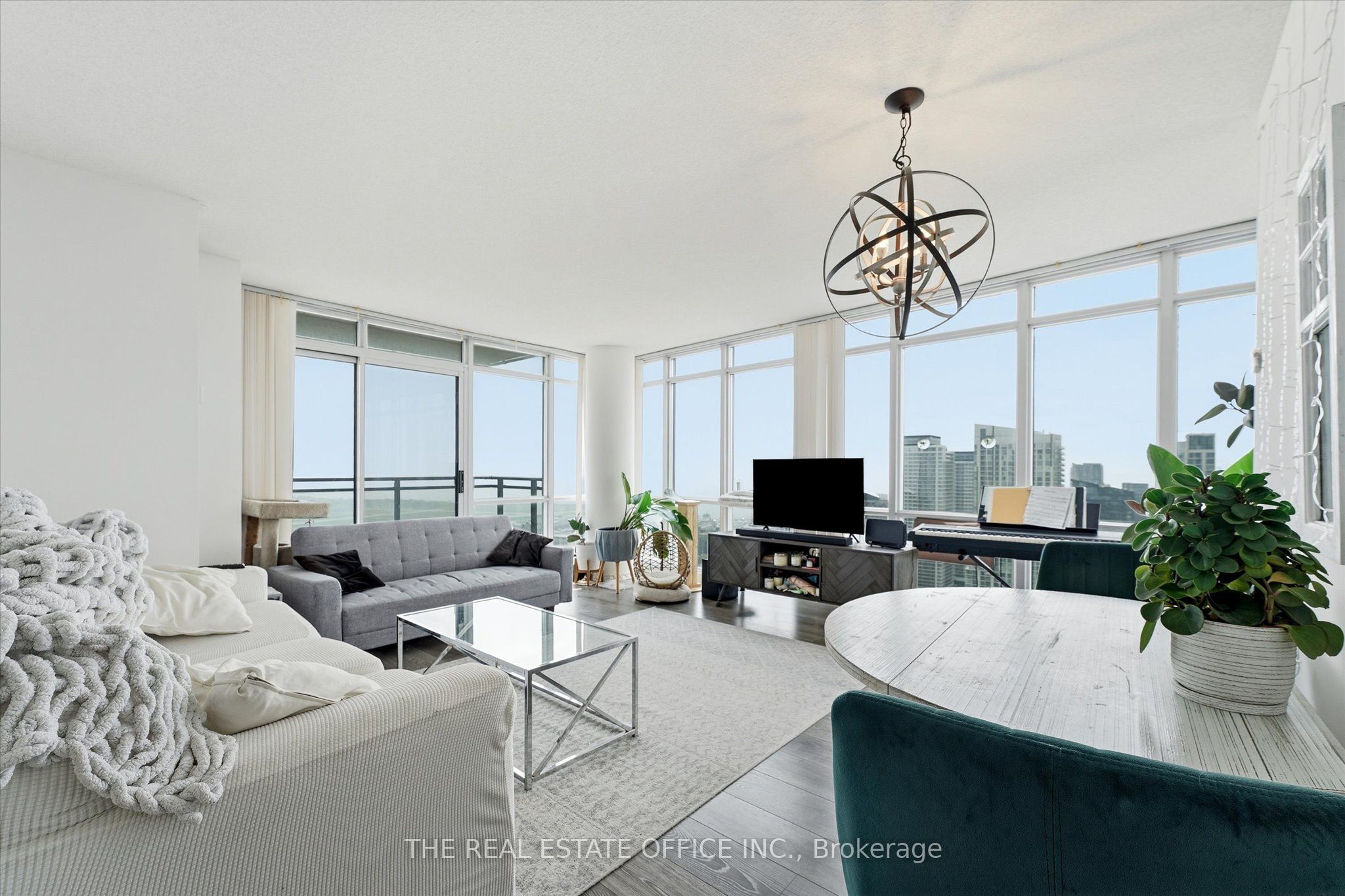 15 Fort York Boulevard 4212, Toronto, ON M5V 3Y4 photo 2