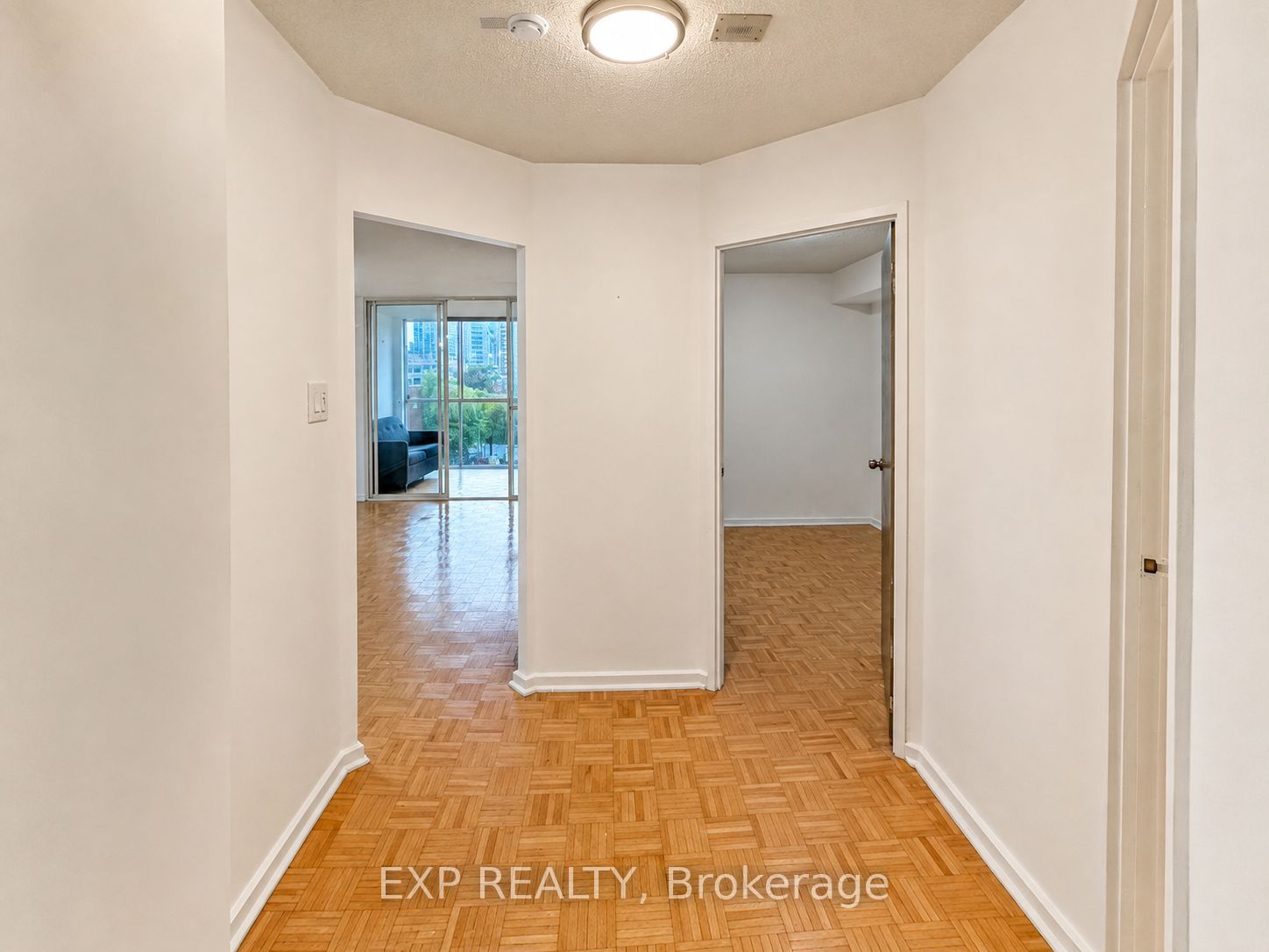 15 Maitland Place 705, Toronto, ON M4Y 2X3 photo 2