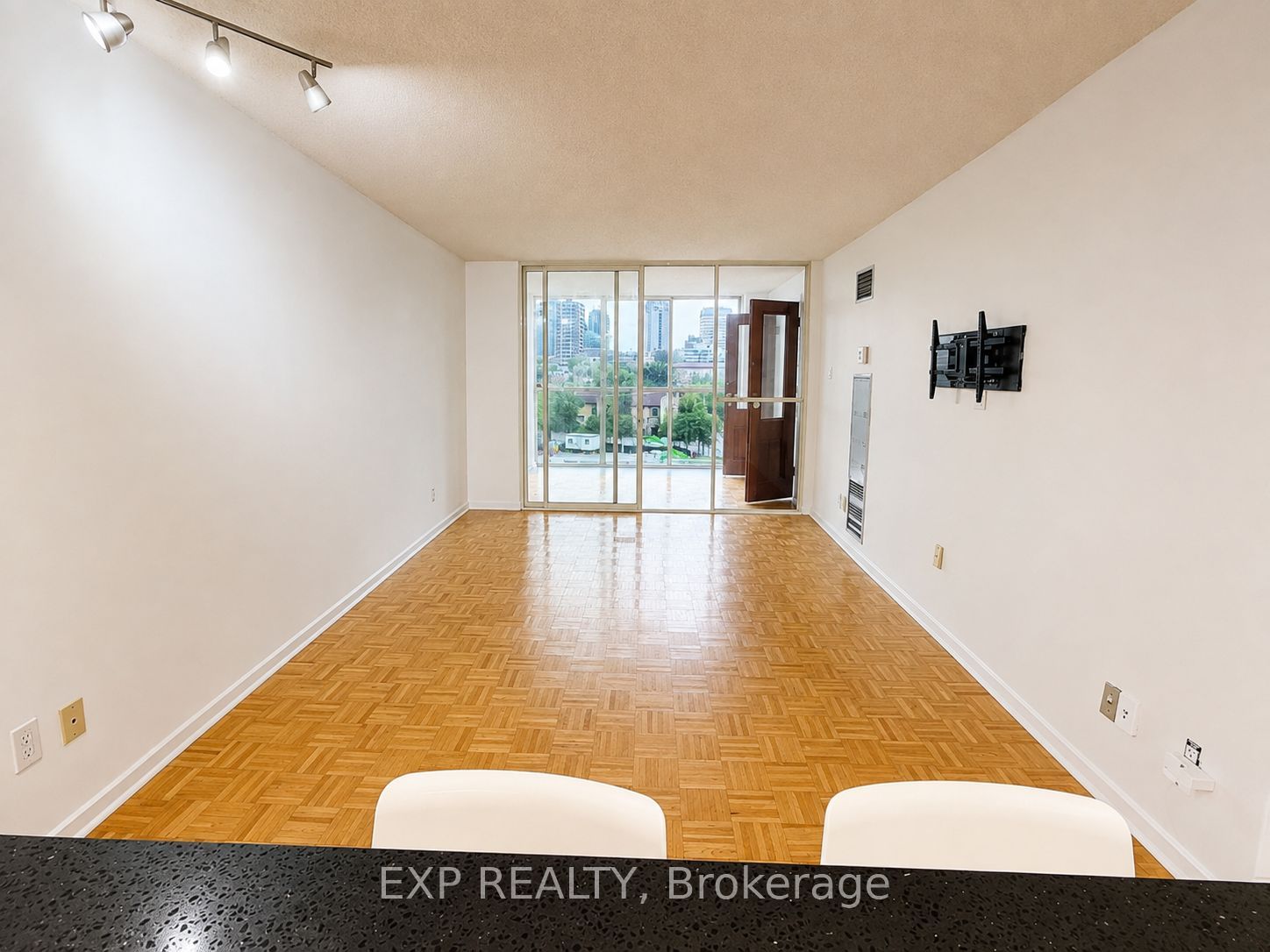 15 Maitland Place 705, Toronto, ON M4Y 2X3 photo 3