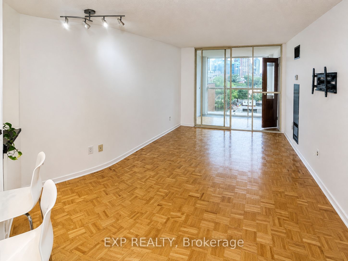 15 Maitland Place 705, Toronto, ON M4Y 2X3 photo 4