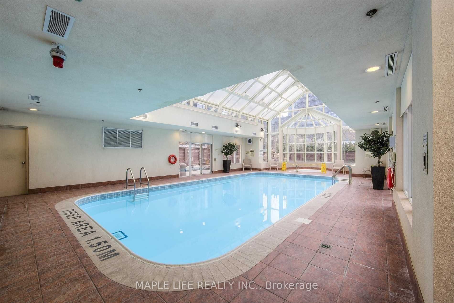 28 Ted Rogers Way 1802, Toronto, ON M4Y 2J4 photo 5