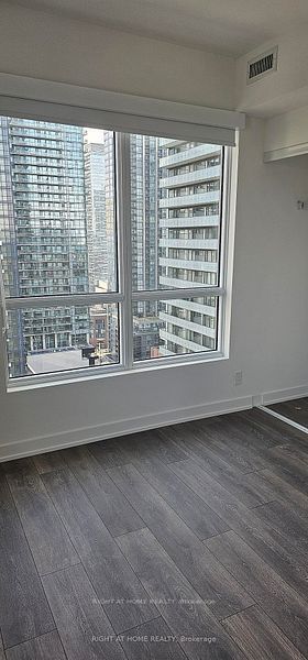 108 Peter Street 2302, Toronto, ON M5V 2G7 photo 5