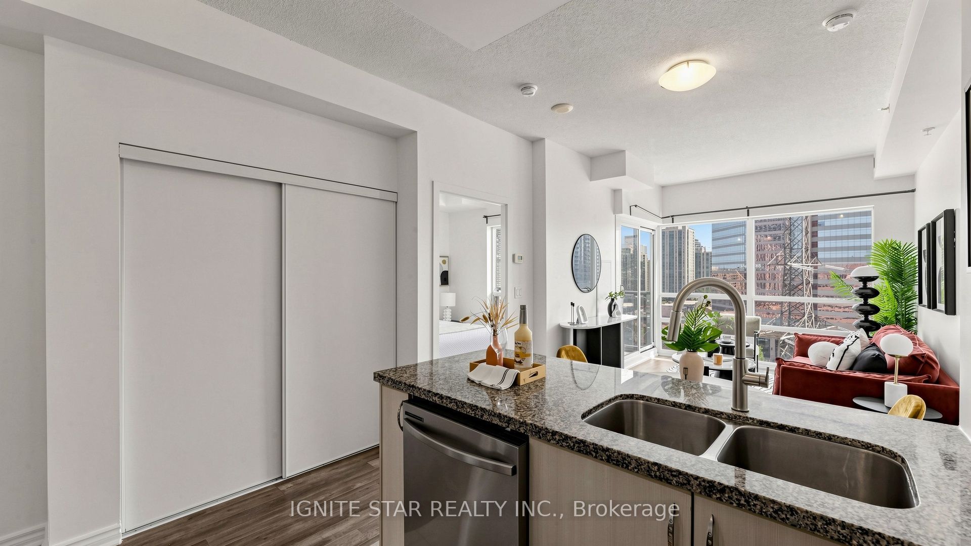 5740 Yonge Street 1201, Toronto, ON M2M 0B1 photo 4