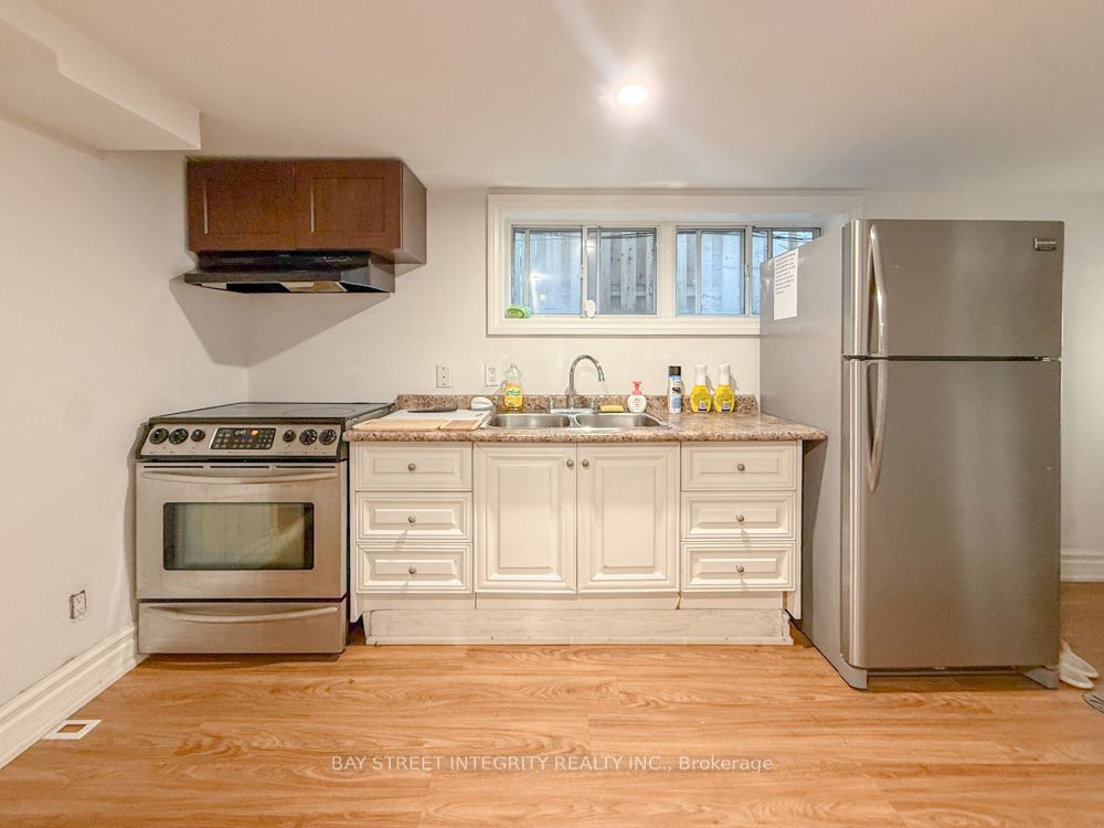 275 Estelle Avenue Lower, Toronto, ON M2N 5J4 photo 2