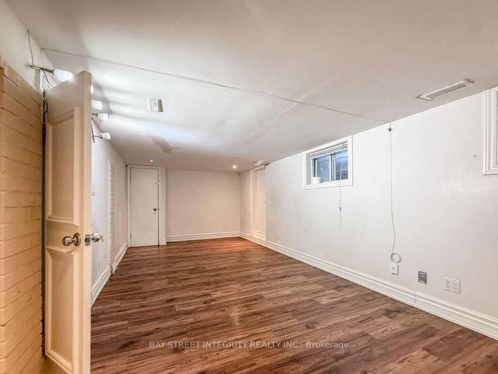 275 Estelle Avenue Lower, Toronto, ON M2N 5J4 photo 3