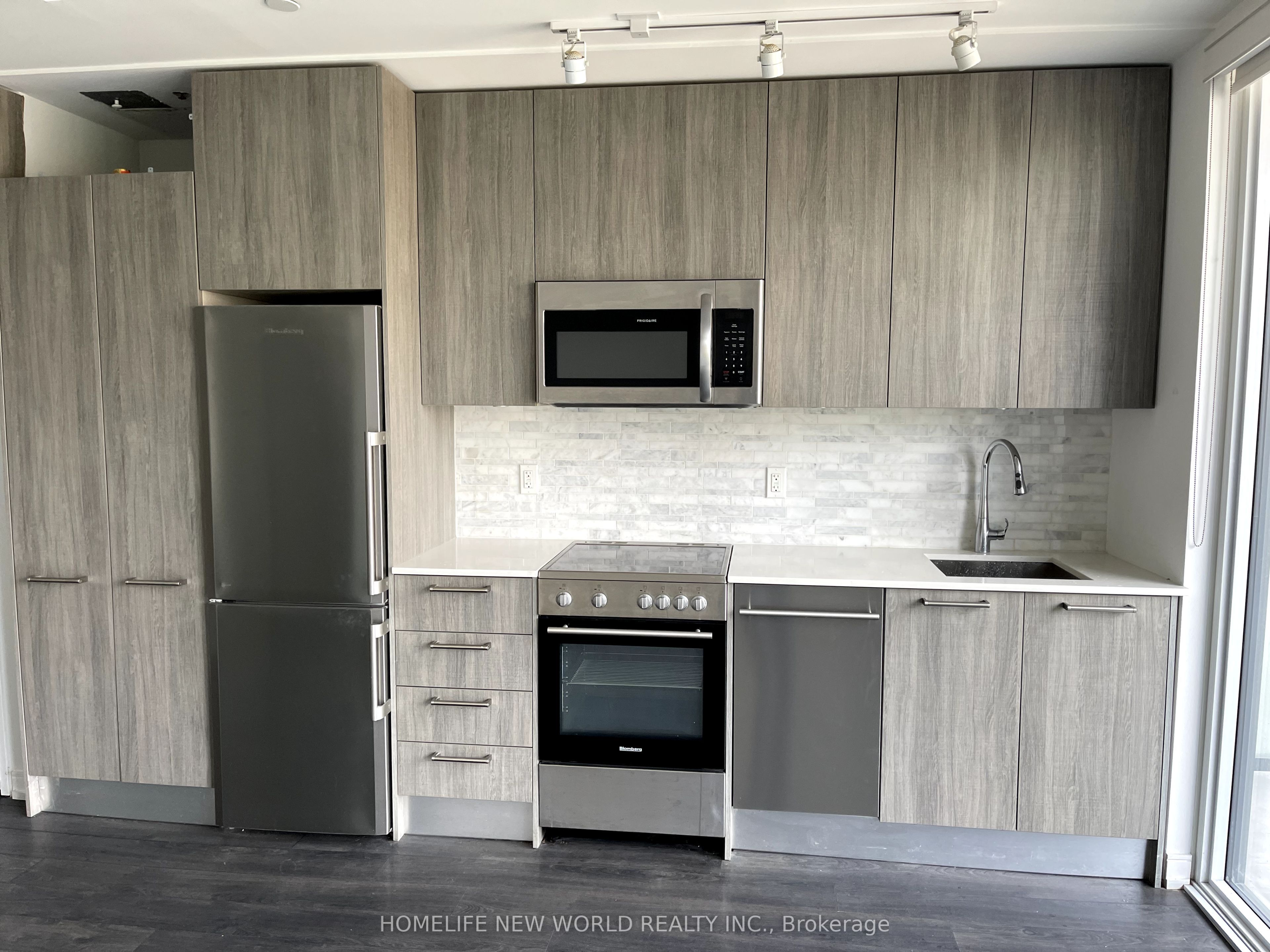 28 Wellesley Street E 908, Toronto, ON M4Y 0C4 photo 4