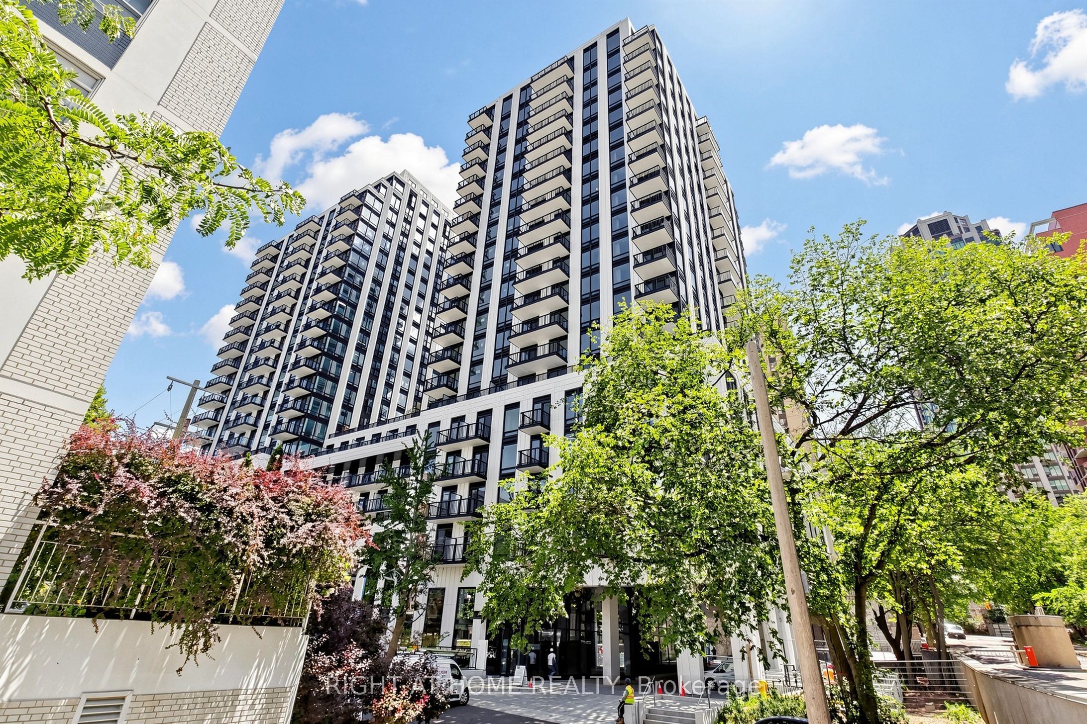 91 Montclair Avenue 1009, Toronto, ON M5P 0B1