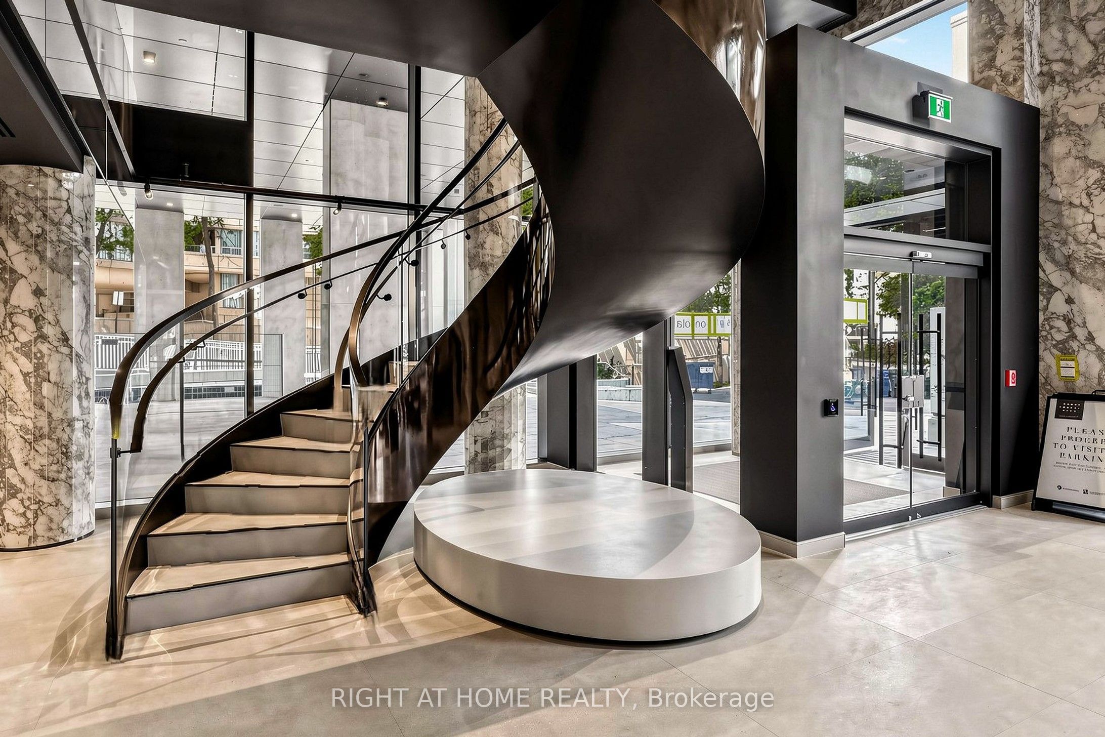 91 Montclair Avenue 1009, Toronto, ON M5P 0B1 photo 2