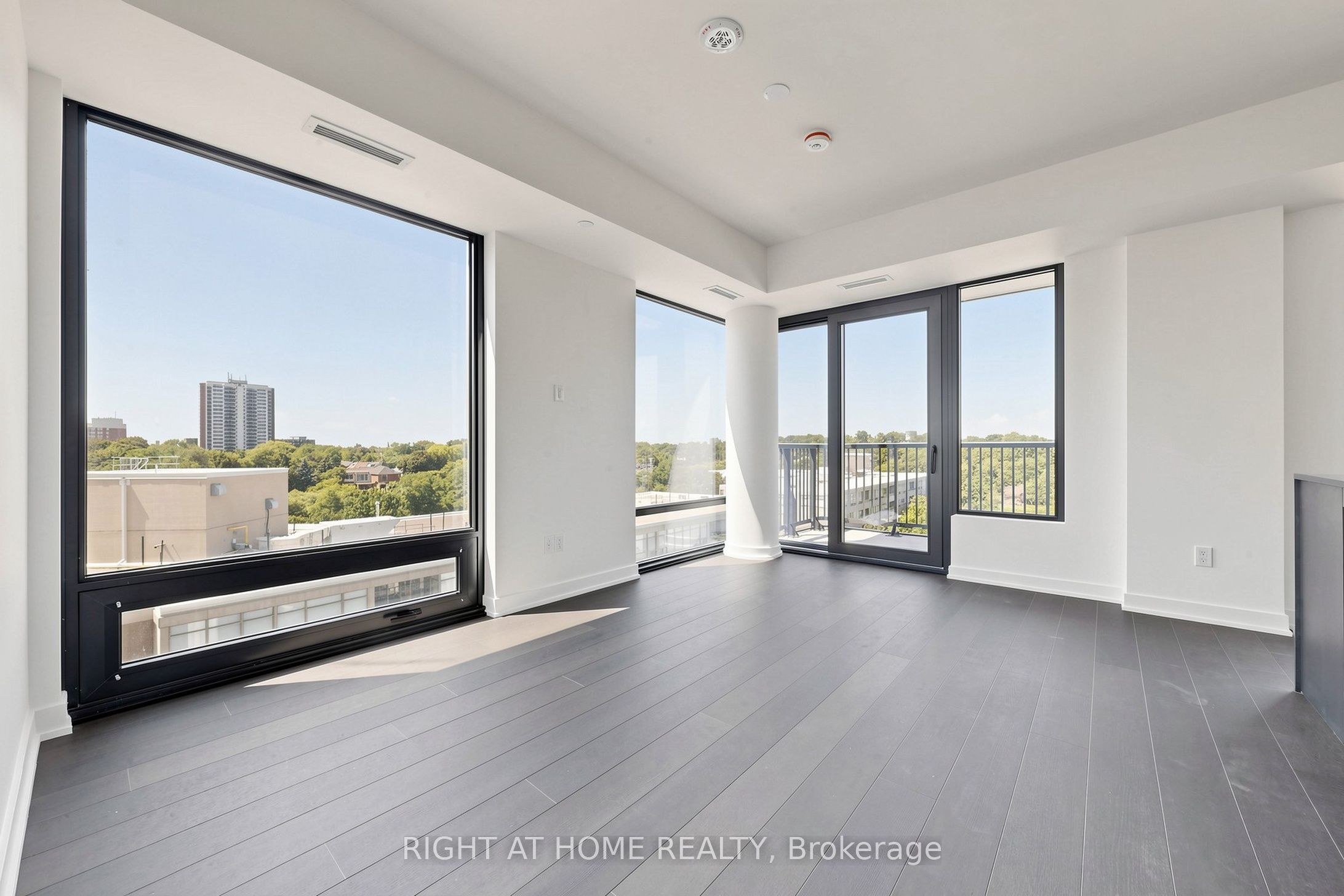 91 Montclair Avenue 1009, Toronto, ON M5P 0B1 photo 5