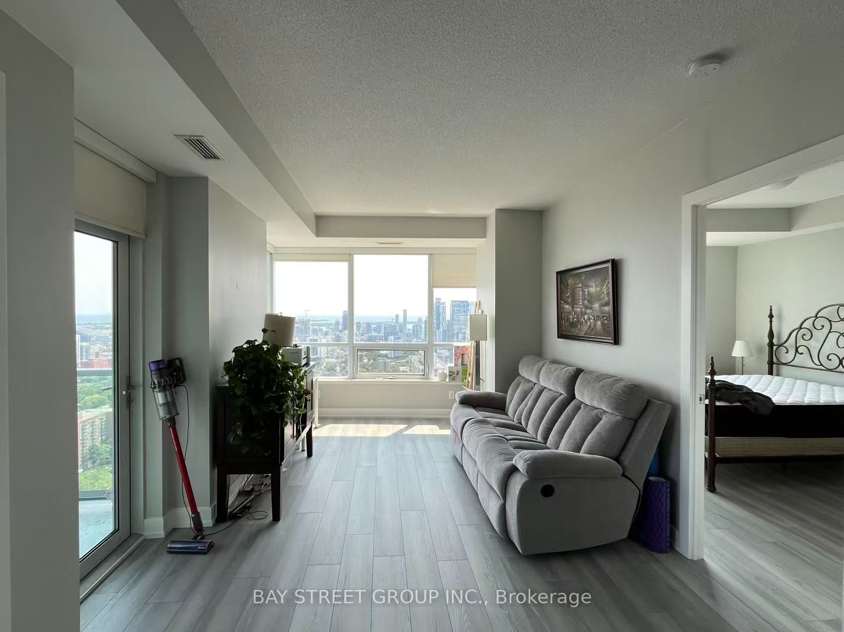 120 Homewood Avenue 3807, Toronto, ON M4Y 2J3 photo 2