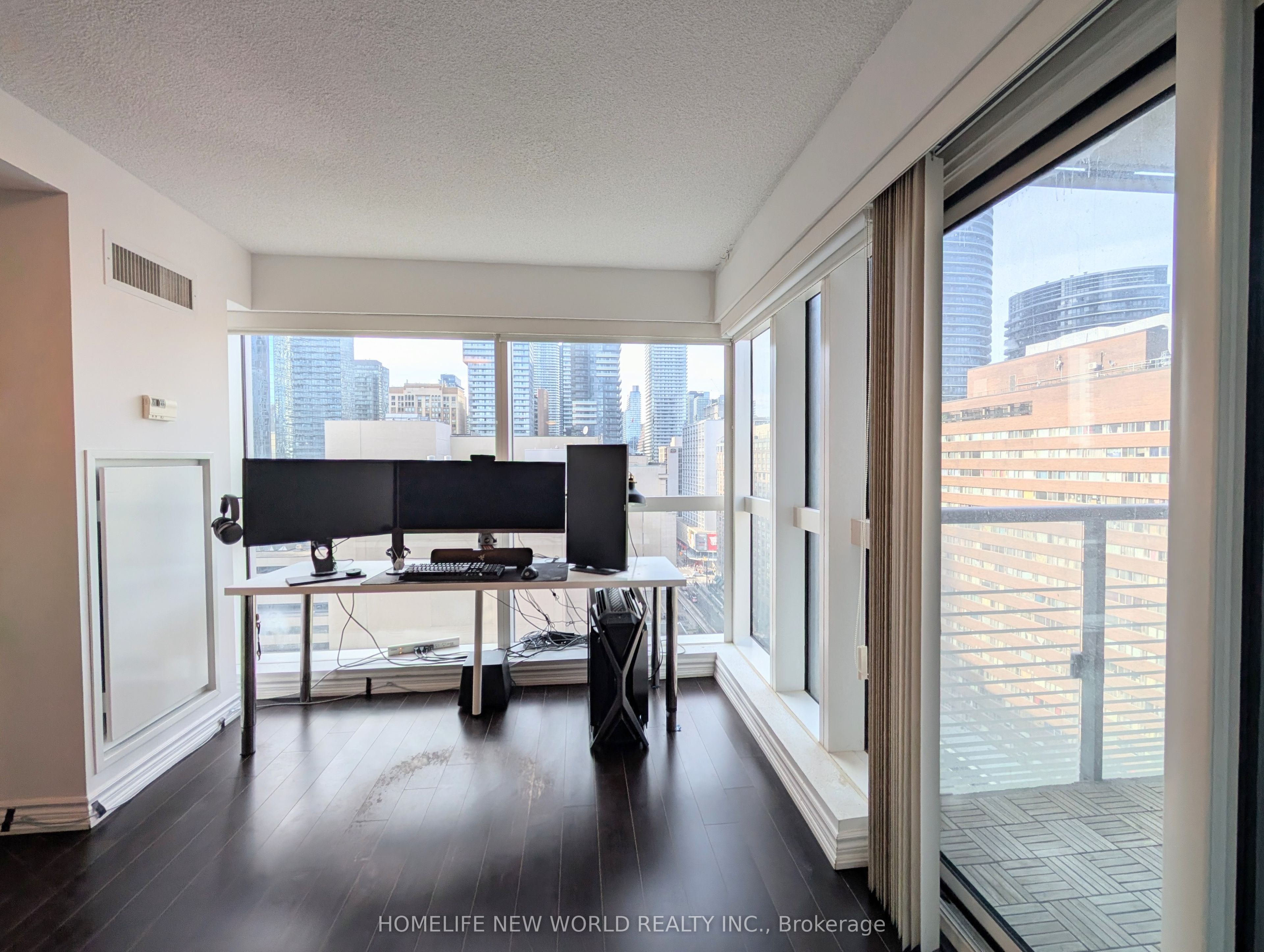 386 Yonge Street 1401, Toronto, ON M5B 0A5 photo 4