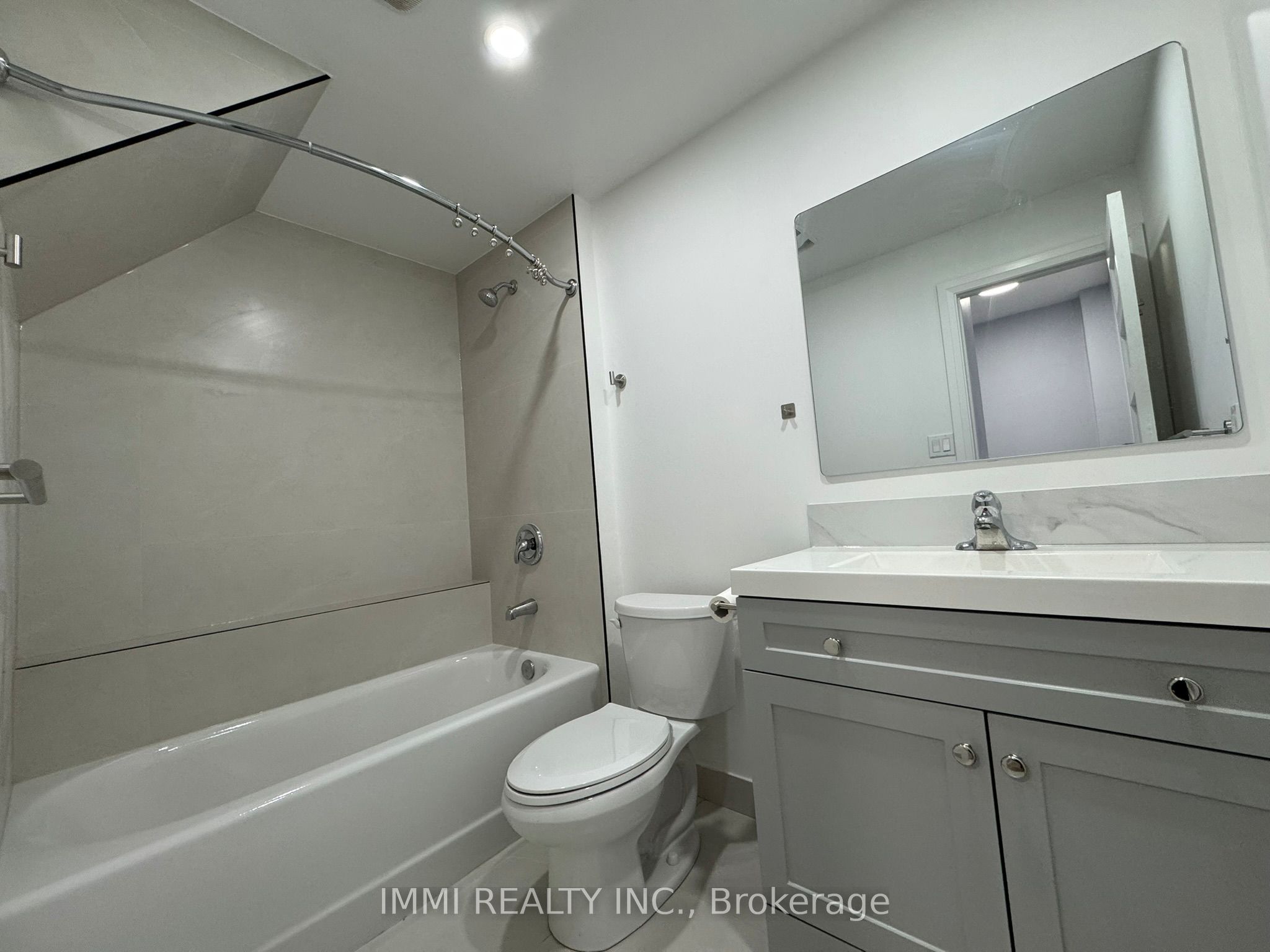 618 Bathurst Street 201, Toronto, ON M5S 2R1 photo 5