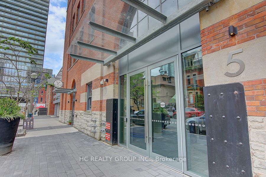 5 St Joseph Street 2906, Toronto, ON M4Y 0B6 photo 3