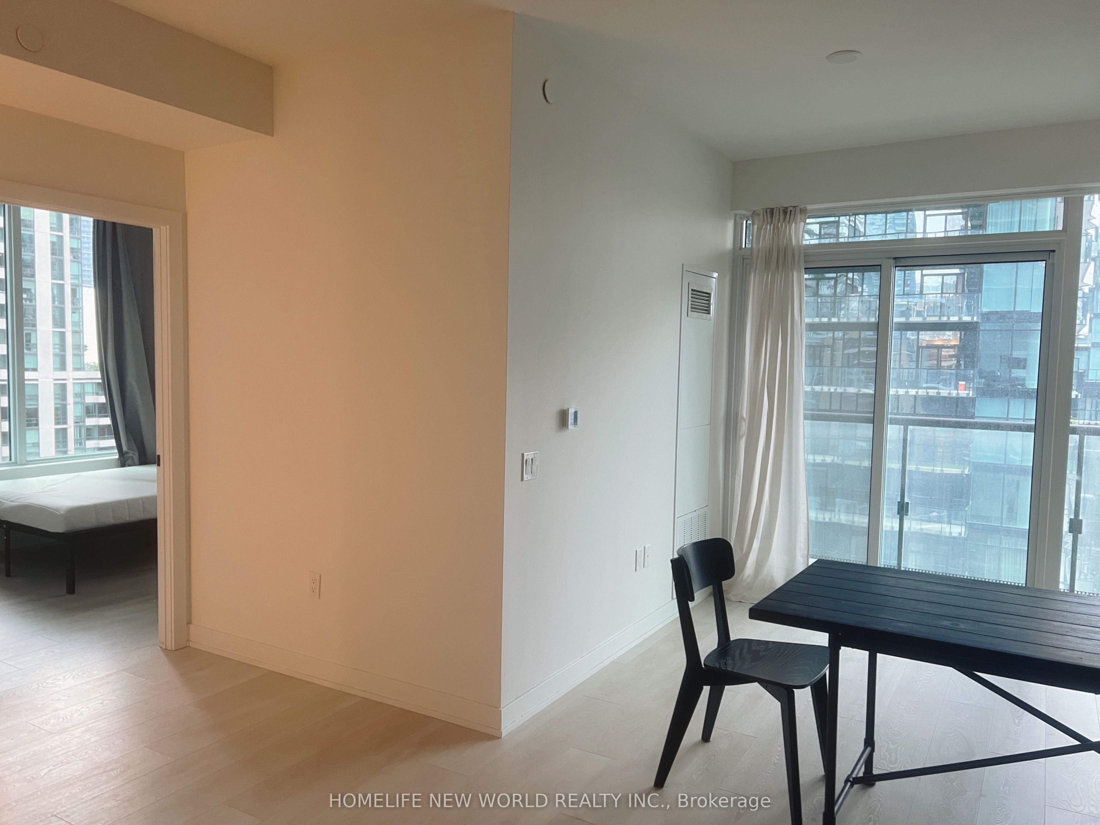 117 Broadway Avenue 1004, Toronto, ON M4P 1V3 photo 2