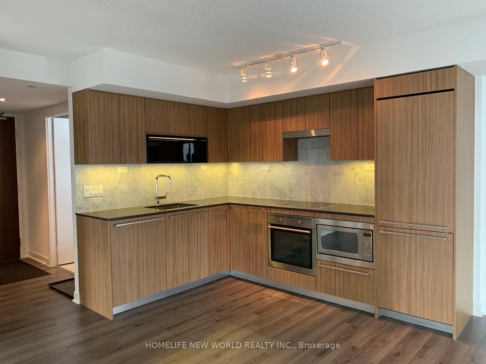 80 Queens Wharf Road 2010, Toronto, ON M5V 0J3 photo 5