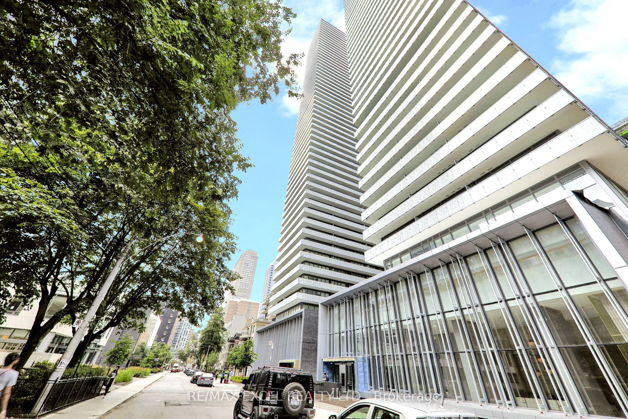 42 Charles Street E 2208, Toronto, ON M4Y 0B7
