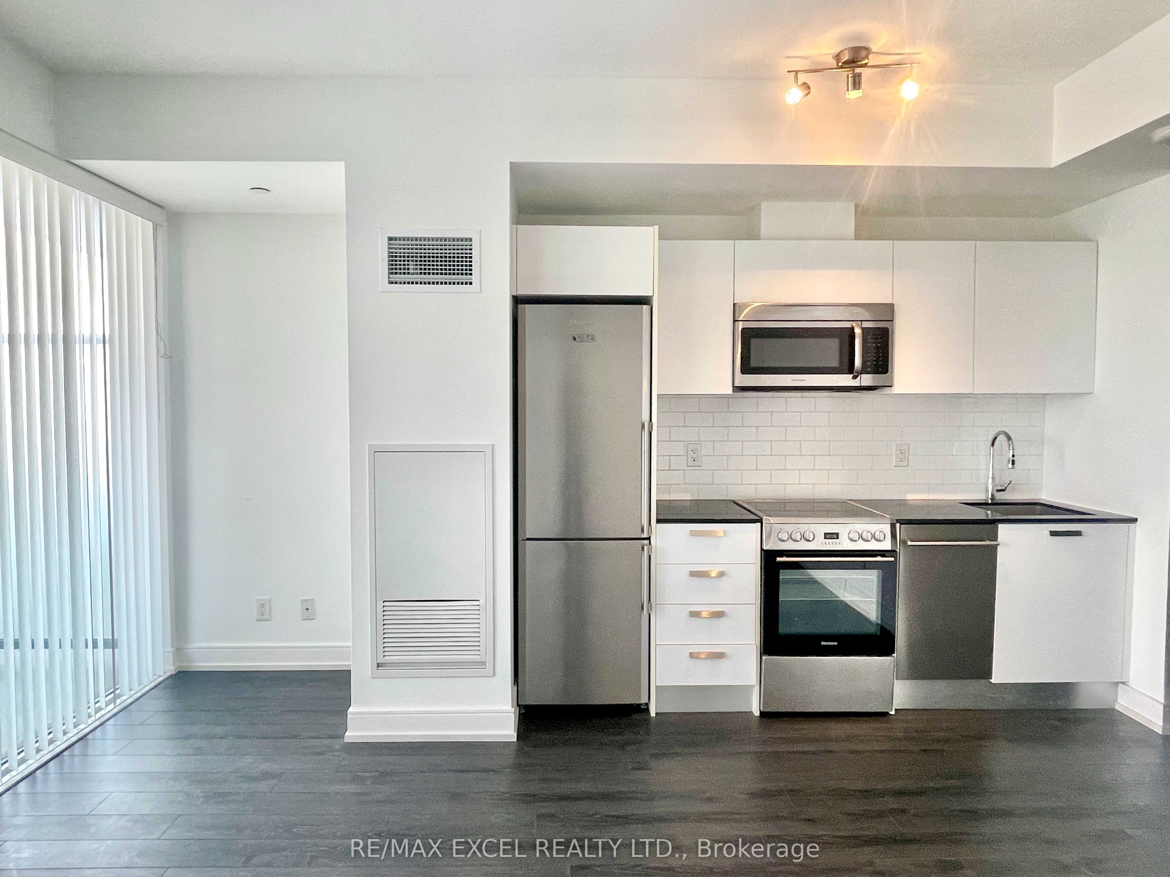 42 Charles Street E 2208, Toronto, ON M4Y 0B7 photo 4