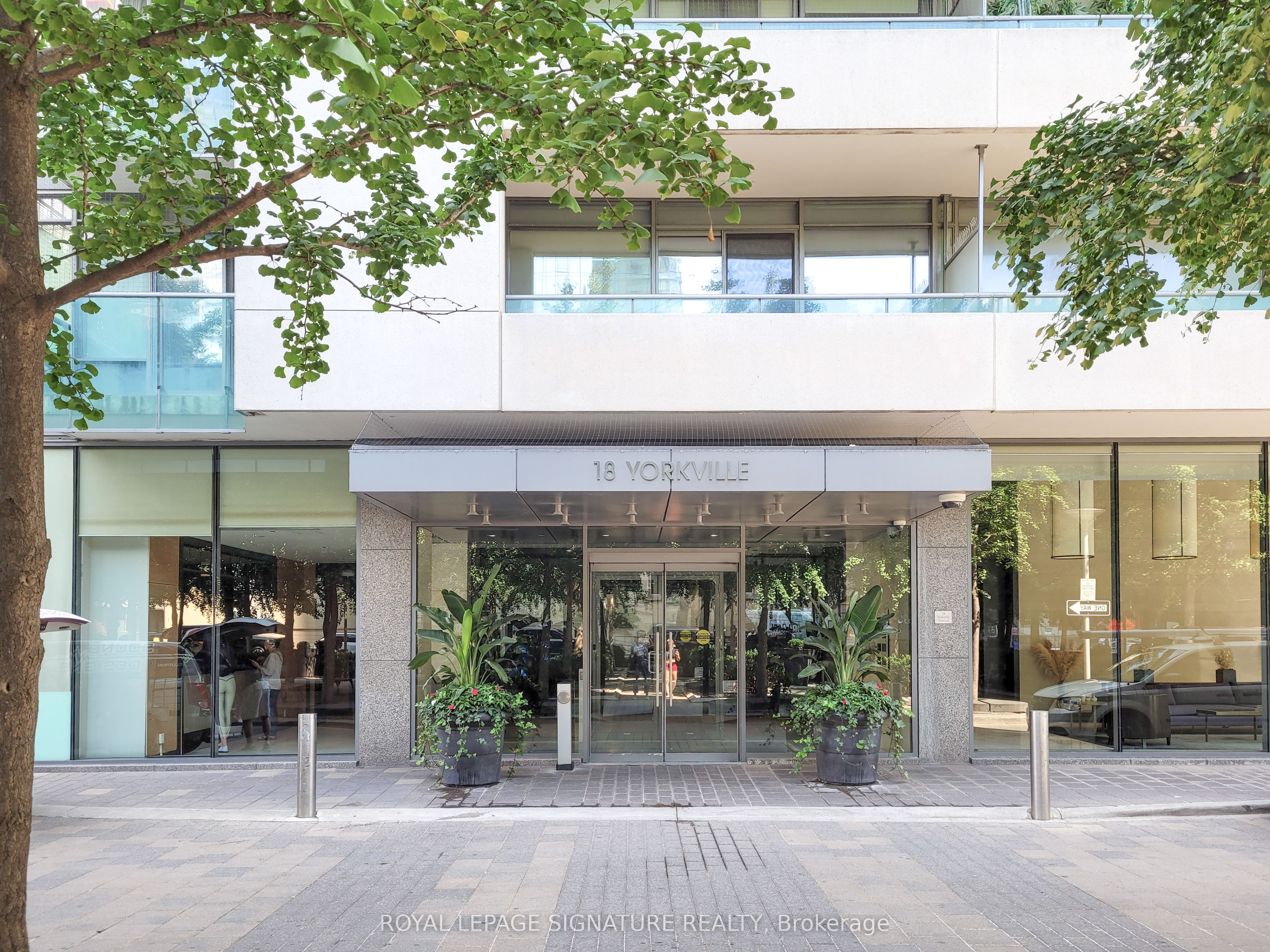 18 Yorkville Avenue 2205, Toronto, ON M4W 3Y8 photo 2