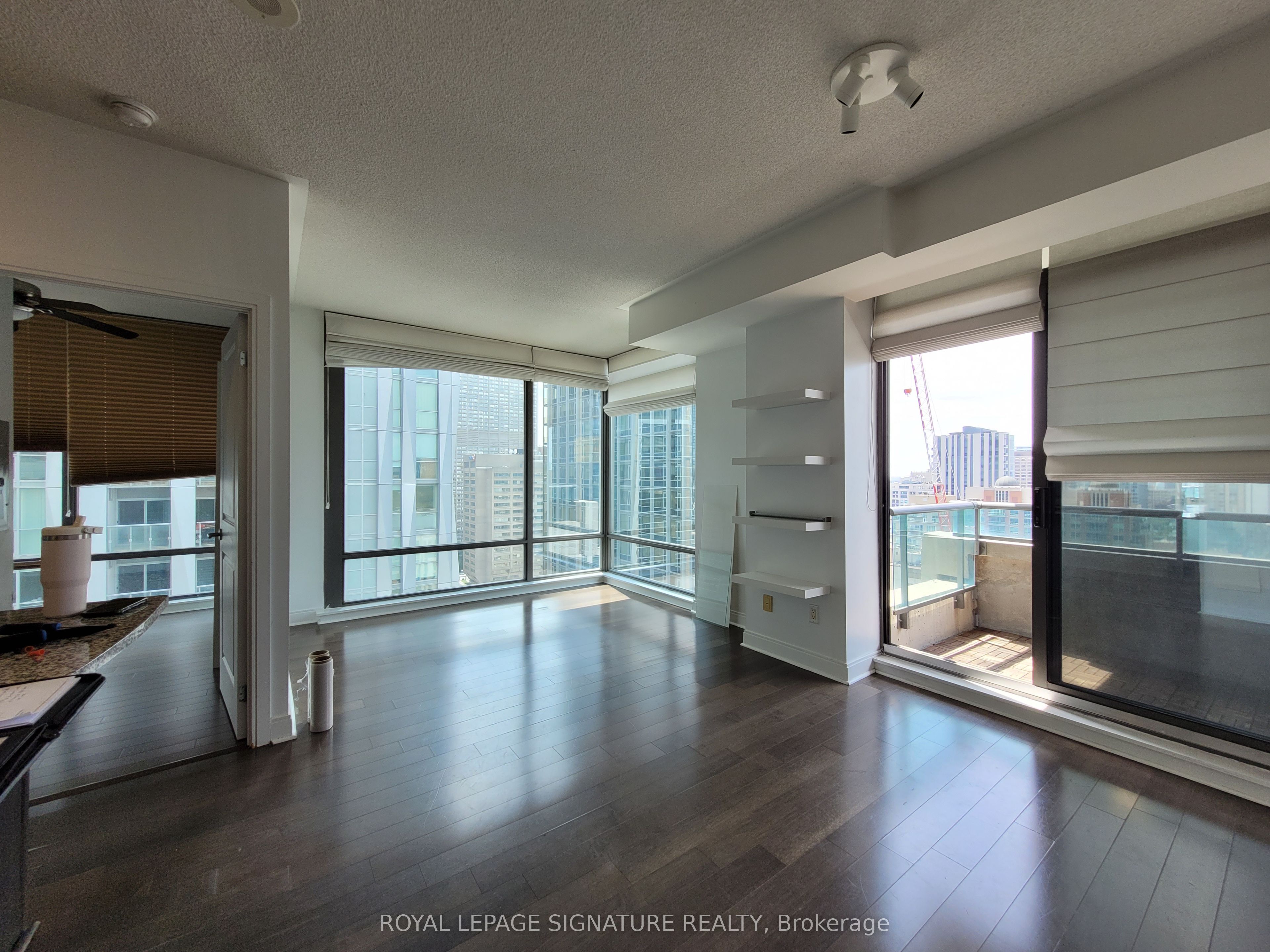 18 Yorkville Avenue 2205, Toronto, ON M4W 3Y8 photo 5